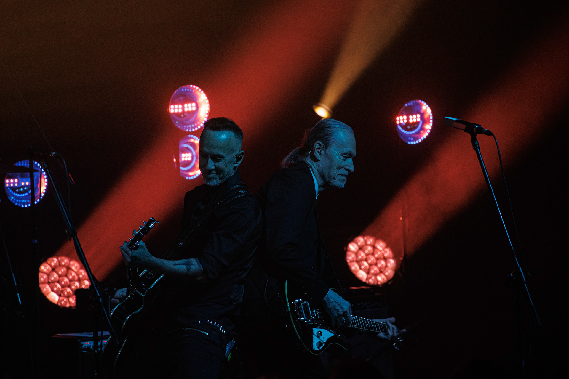 22.01.2022 koncert Me And That Man w Warszawie,Klub Progresja,n/z Adam Nergal Darski - gitara, wokal,n/z John Porter - gitara, wokal,Nergal znany jest z szerokich horyzontow muzycznych. Lider Behemoth nigdy nie kryl swojej sympatii do lzejszej, klimatycznej muzyki, spod znaku country, folku, bluesa. Dowodem jest zespol Me And That Man.Fot. Andrzej Wasilkiewicz/Reporter