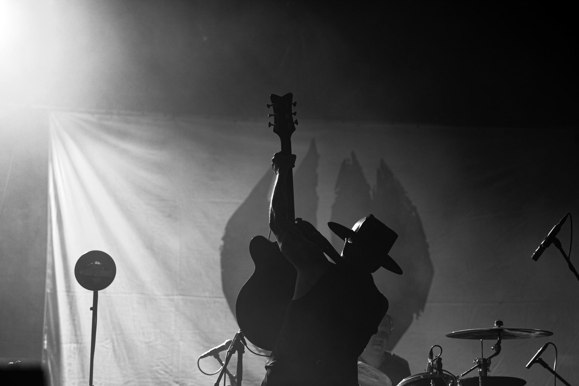 13.08.2021 koncert Me And That Man w Warszawie,Letnia scena Progresji, Gramy do Woli.n/z Adam Nergal Darski - gitara, wokal,n/z John Porter - gitara, wokal,n/z Łukasz Kumański - perkusja,n/z Matteo Bassoli - bass, wokal,n/z Sasha Boole - gitara, wokal,Fot. Andrzej Wasilkiewicz/Reporter