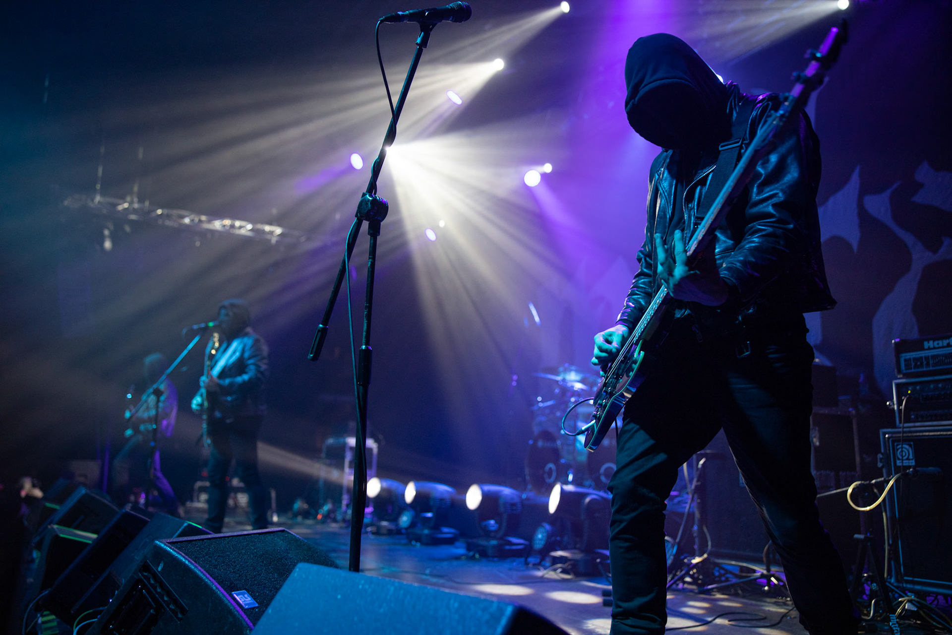 Mgła – polska grupa black metalowa powstała w Krakowie, pod przewodnictwem wokalisty i gitarzysty Mikołaja „M.” Żentary, warszawski koncert w Progresji odbył się w ramach europejskiej trasy koncertowej Mgły, organizowany przez Left Hand Sounds, metal, blackmetal,  Andrzej Wasilkiewicz/Reporter