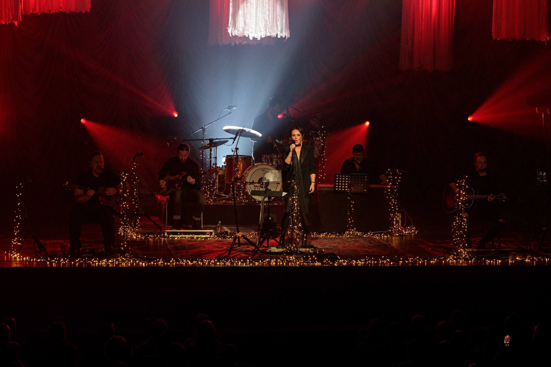 5.12.2021 Kasia Kowalska akustycznie w Klubie Stodola.n/z Kasia Kowalska - wokal,n/z Jerzy Runowski - gitara,n/z Pawel Grudniak - bass,n/z Marcin Karel - gitara,n/z Barek Pawlus - perkusja,Rock, rock progresywny, rock alternatywny, polski rock, pop-rock.fot. Andrzej Wasilkiewicz/Reporter