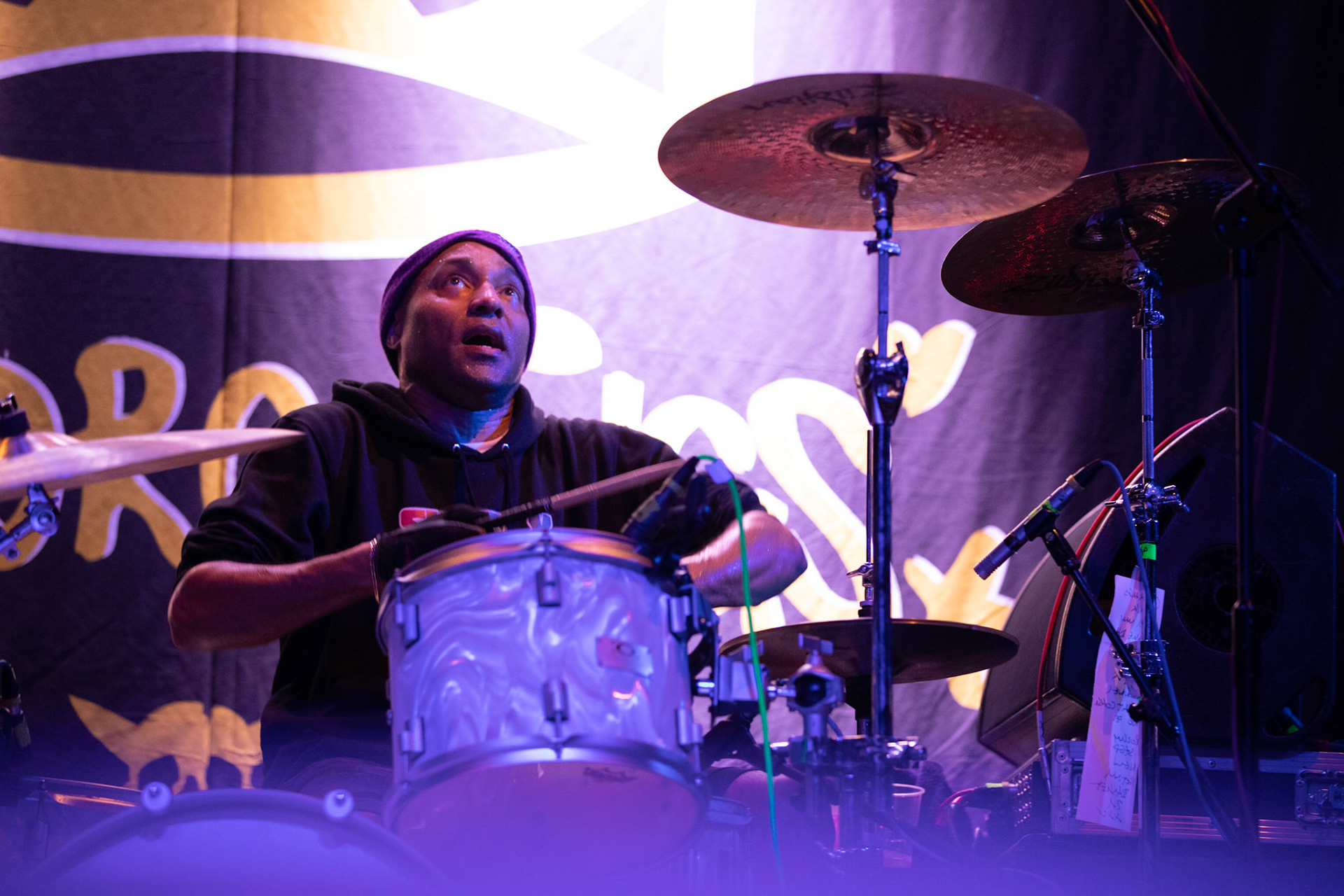 Dog Eat Dog - USA - hardcore, punkrock, rap, metal, hip hop,reggae, soul, funk,
Dave Neabore (bass), 
John Connor (vocals), 
Brandon Finley (drums) 
Roger Hämmerli (guitar)
Bozez (sax & beer)
koncert w Warszawskiej Progresji w ramach trasy 25 lat All Boro Kings zespołu Dog Eat Dog.
fot. Andrzej Wasilkiewicz/Reporter