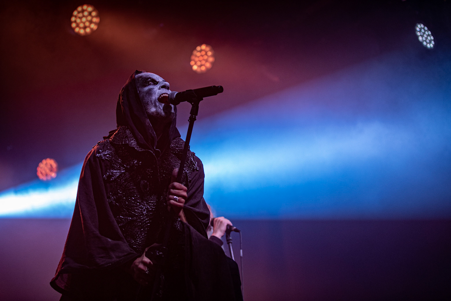 12.09.2021 - KAT i Roman Kostrzewski - koncert "Do zobaczenia w piekle" Wroclaw, Centrum Koncertowe A2.  Roman Kostrzewski – wokalJacek Nowak – perkusjaKrzysztof Pistelok – gitaraJacek Hiro – gitaraMichal Laksa – basGościnnie: Adam „Nergal” Darski (Behemoth)Piotr „Peter” Wiwczarek (Vader),Tomasz „Titus” Pukacki (Acid Drinkers)Adrian „Fred” Frelich (Dragon)Krzysztof „Fazi” Oset (ex-Kat)Piotr „Mancover” Mańkowski (Wolf Spider)Wacław „Vogg” Kiełtyka (Decapitated)Marek „Spider” Pająk (Vader)Jarek „Gronos” Gronowski (Dragon, ex-Kat)Paweł „Baitel” Pasek (Decapitated) Piotr Radecki (ex-Kat &amp; Roman Kostrzewski)fot. Andrzej kaziq Wasilkiewicz