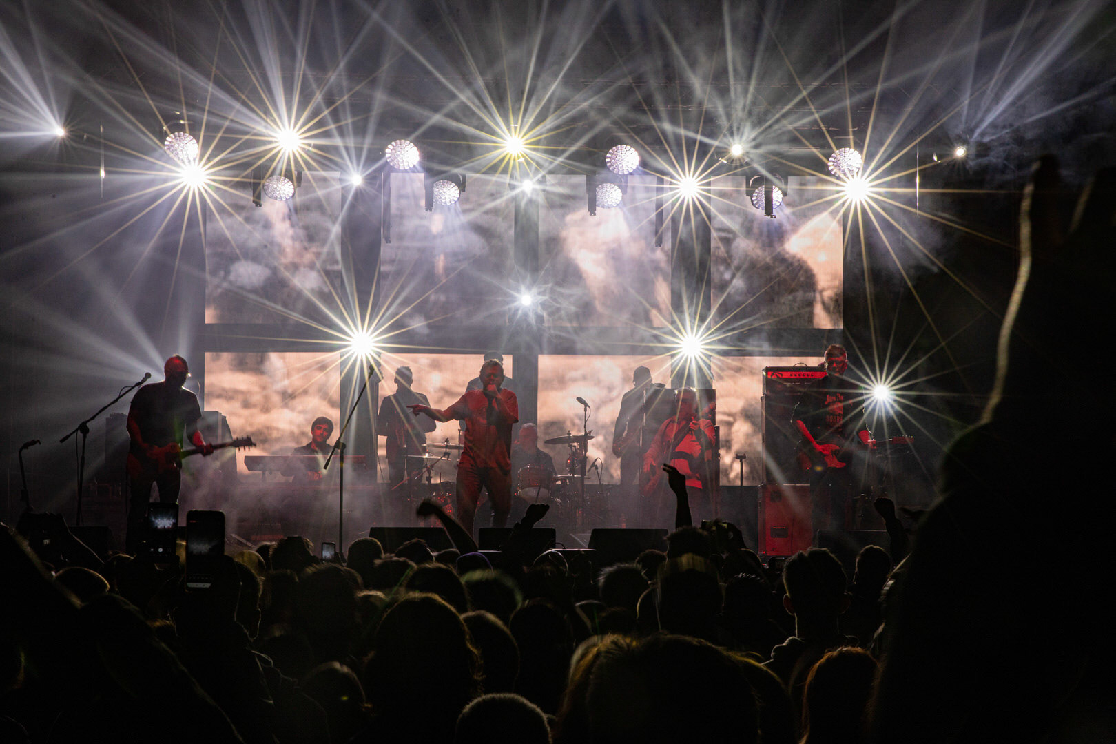 KULT - koncert w ramach Pomaranczowej Trasy 2020 - MUZYCZNA SYRENKA. 9 pazdziernika 2020, Warszawa, Stadion Syrenki. n/z Kazik Staszewski wokal,Wojciech Jabłonski gitara,Piotr Morawiec gitara,Ireneusz Werenski bas,Tomasz Goehs perkusja,Konrad Wantrych klawisze,Janusz Zdunek trabka,Mariusz Godzina saksofony,Jarosław Wazny puzon,Rock, rock progresywny, rock alternatywny, punk, nowa fala.fot. Andrzej kaziq Wasilkiewicz/Reporter