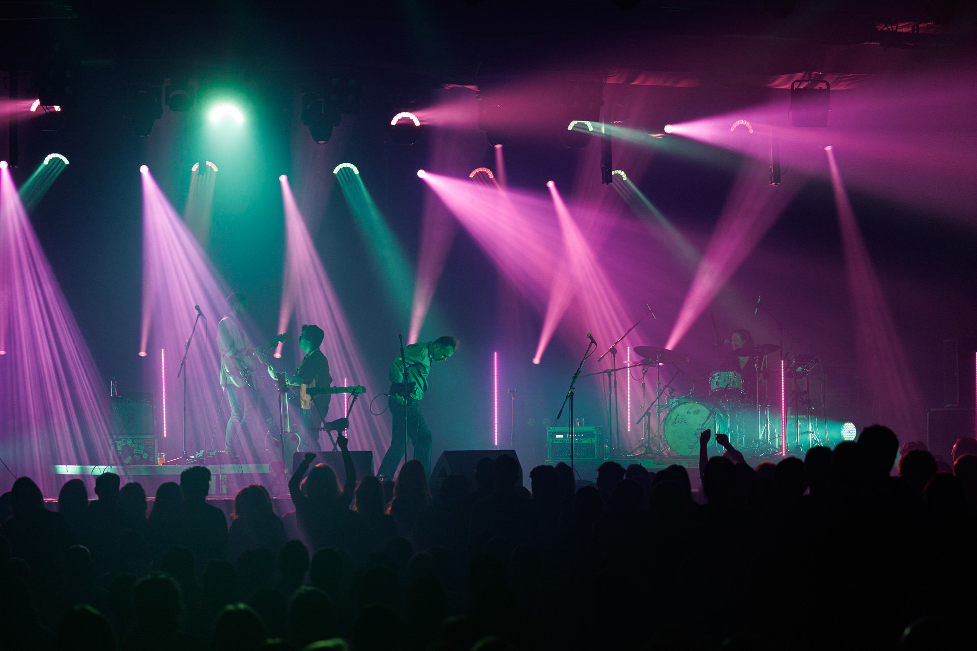 18.12.2021 Karas Rogucki - koncert klub Stodoła - Warszawan/z Piotr Rogucki - wokal gitara,n/z Kuba Karas - wokal bass,n/z Wiktoria Jakubowska - perkusja,n/z Kamil Holden Kryszak - gitara,Alternatywny pop, Kayax, Ostatni bastion romantyzmu, fot. Andrzej Wasilkiewicz/Reporter