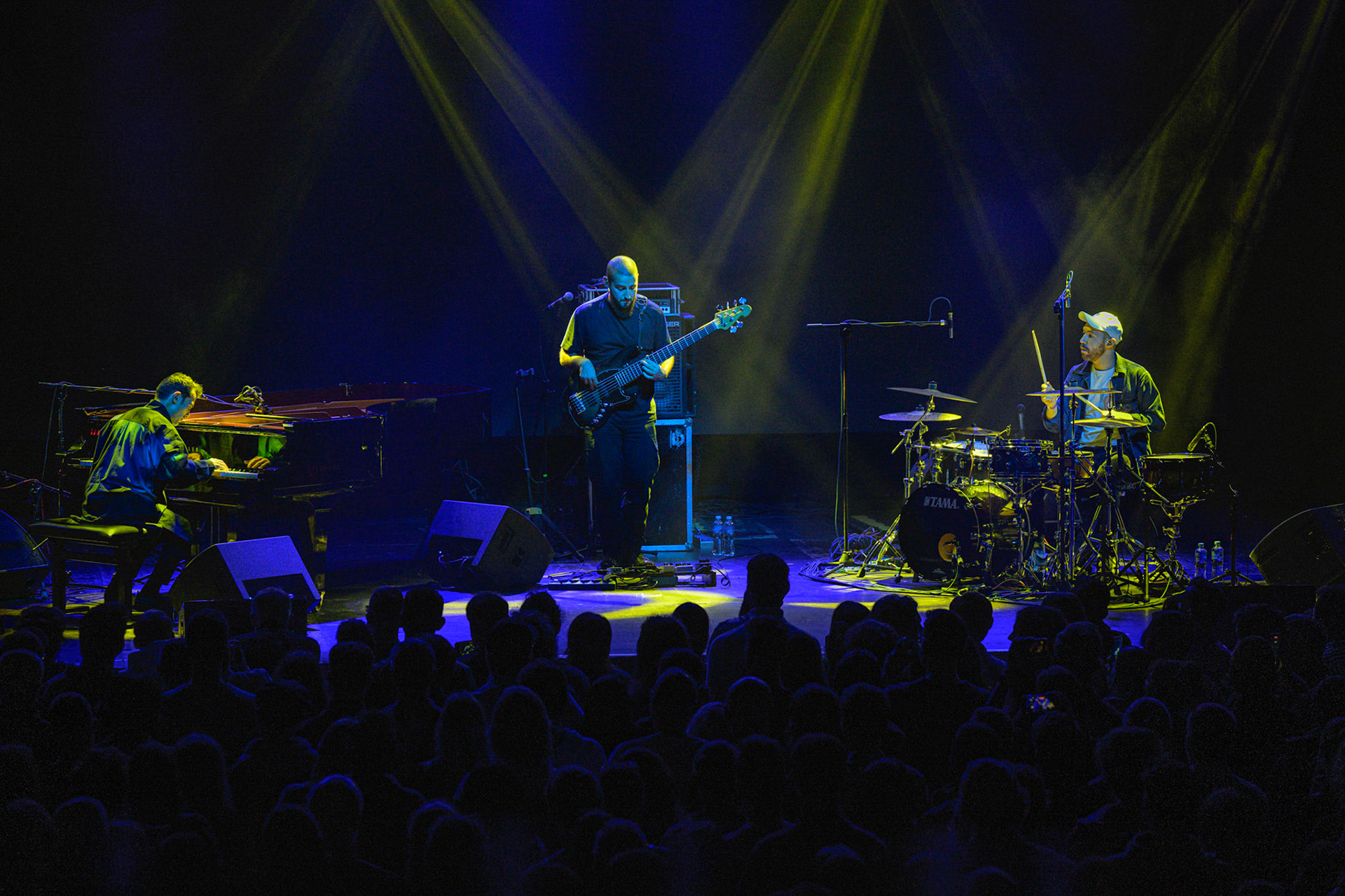 2023.11.07 Tigran Hamasyan Trio- jazz w warszawskim klubie Progresja! fot. Andrzej Wasilkiewicz/Reporter