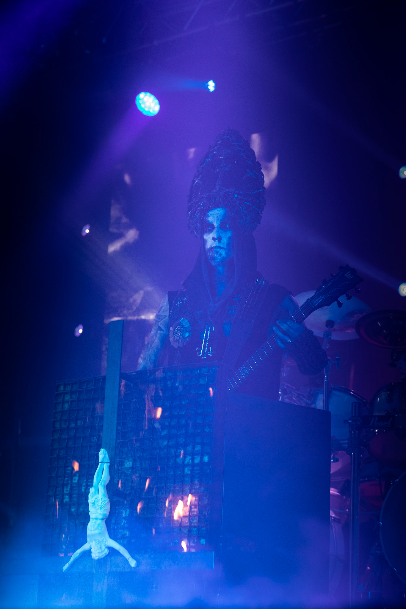 Nergal i płonący krzyż, BEHEMOTH - Polska - death metal, black metal
Adam NERGAL Darski -  Guitars,
INFERNO - Drums ov Annihilation and Artillery,
ORION - Bass Guitars,
SETH -  Lead Guitars,
koncert w Warszawskiej Progresji w ramach trasy Ecclesia Diabolica Baltica.
fot. Andrzej Wasilkiewicz/Reporter