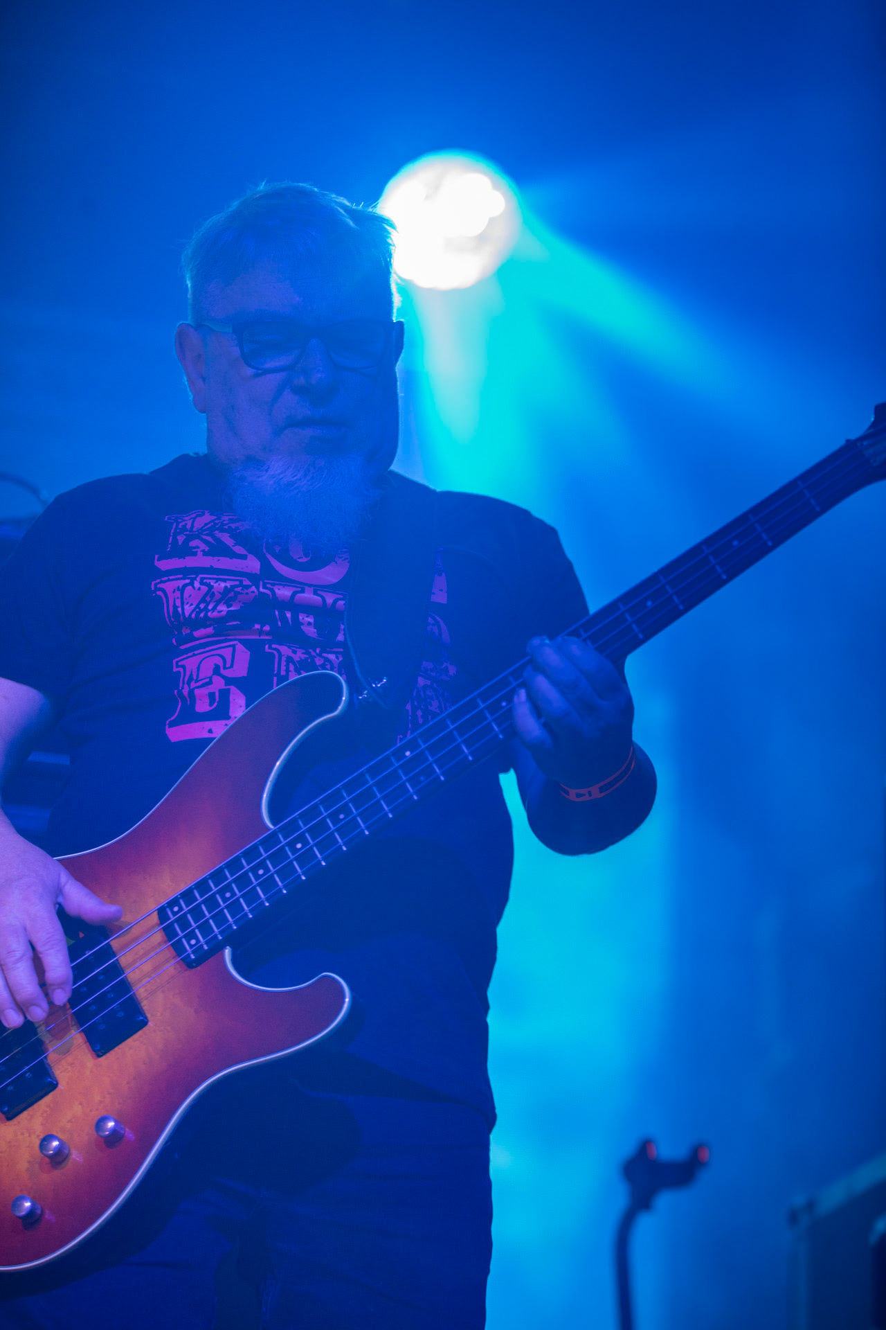 KULT - koncert Pomaranczowa Trasa 2021 - Warszawa Stodoła. 29 pazdziernika 2021. Ireneusz Werenski bas, Rock, rock progresywny, rock alternatywny, punk, nowa fala, polski rock.fot. Andrzej kaziq Wasilkiewicz/Reporter