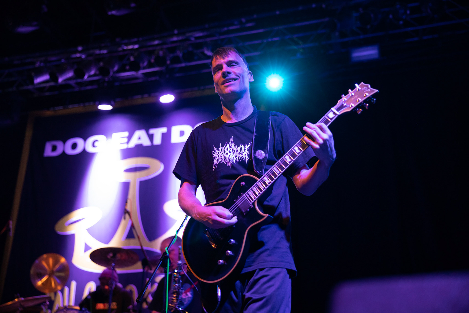 Dog Eat Dog - USA - hardcore, punkrock, rap, metal, hip hop,reggae, soul, funk,
Dave Neabore (bass), 
John Connor (vocals), 
Brandon Finley (drums) 
Roger Hämmerli (guitar)
Bozez (sax & beer)
koncert w Warszawskiej Progresji w ramach trasy 25 lat All Boro Kings zespołu Dog Eat Dog.
fot. Andrzej Wasilkiewicz/Reporter