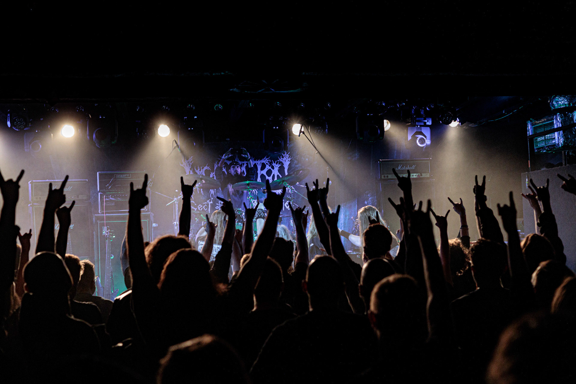 21.10.2022 - 𝗜𝗡𝗖𝗔𝗡𝗧𝗔𝗧𝗜𝗢𝗡 - amerykanski death metal w warszawskiej Proximie.Morderczy death metal na maksymalnie niskim stroju, halasie i chaosie nigdy nie stracil na sile - niezaleznie czy mowimy o swietnej nowej plcie, czy o kultowych strzalach rzedu "Onward to Golgotha". Sklad dowodzony przez Johna McEntee nigdy nie pudluje - na zywo rowniez.John McEntee - gitara, wokal, Kyle Severn - perkusja Alex Bouks - gitara,Chuck Sherwood - gitara basowa,Death metal, Black metal, Metal, Death-doom, Produkcja Knock Out Productions,fot. Andrzej Wasilkiewicz/Reporter