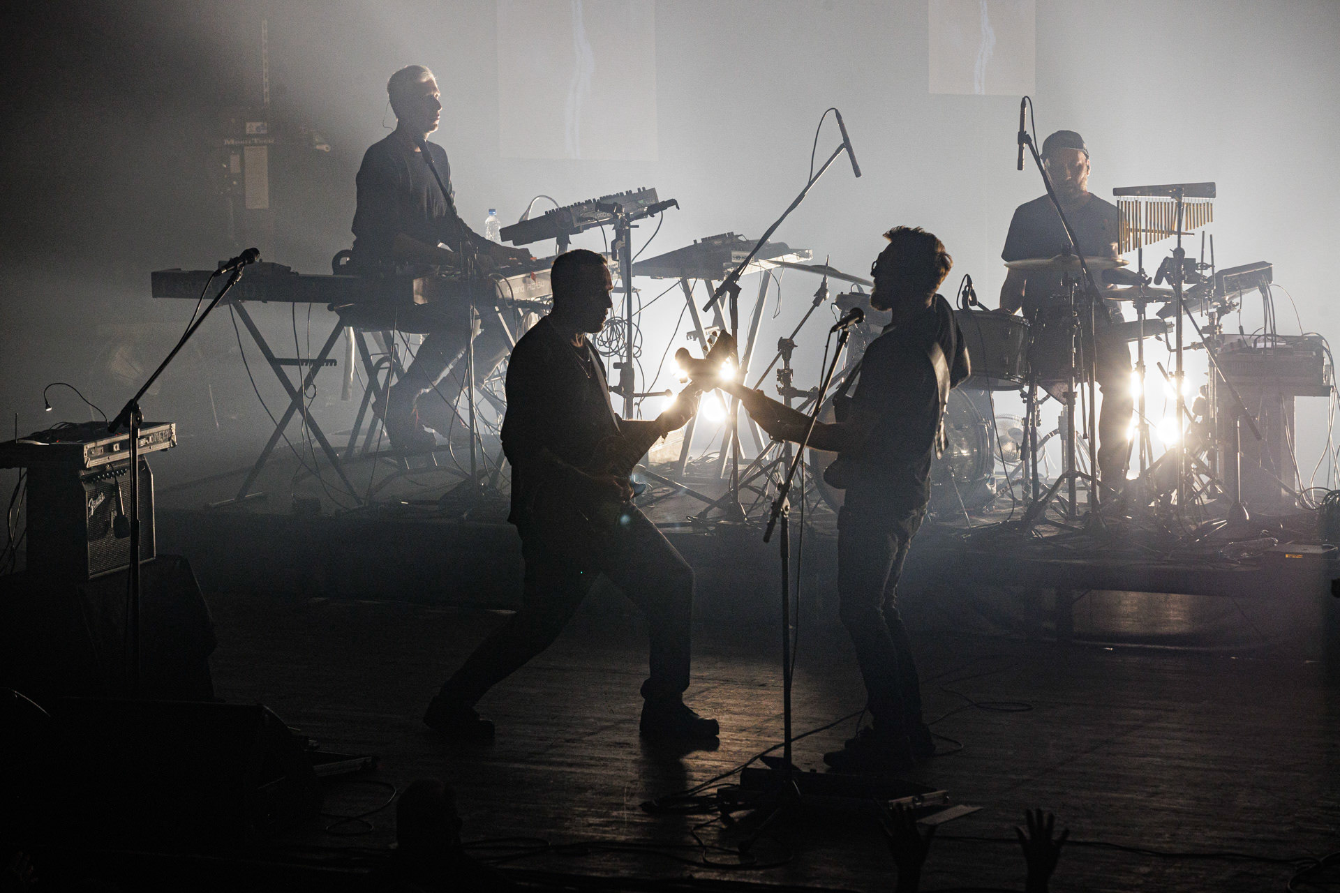 Lao Che - „Trasa Pozegnalna - No to Che”  17.11.2021 Warszawa klub Stodola.n/z Hubert „Spiety” Dobaczewski – wokal, gitara rytmiczna,n/z Rafal „Zubr” Borycki – gitara basowa,n/z Filip „Wieza” Rozanski – instrumenty klawiszowe,n/z Michal „Dimon” Jastrzebski – perkusja,n/z Maciek „Trocki” Dzierzanowski – instrumenty perkusyjne,rock alternatywny, crossover, rock, metal, folk, piosenka aktorska, elektro, słuchowisko,fot. Andrzej Wasilkiewicz/REPORTER