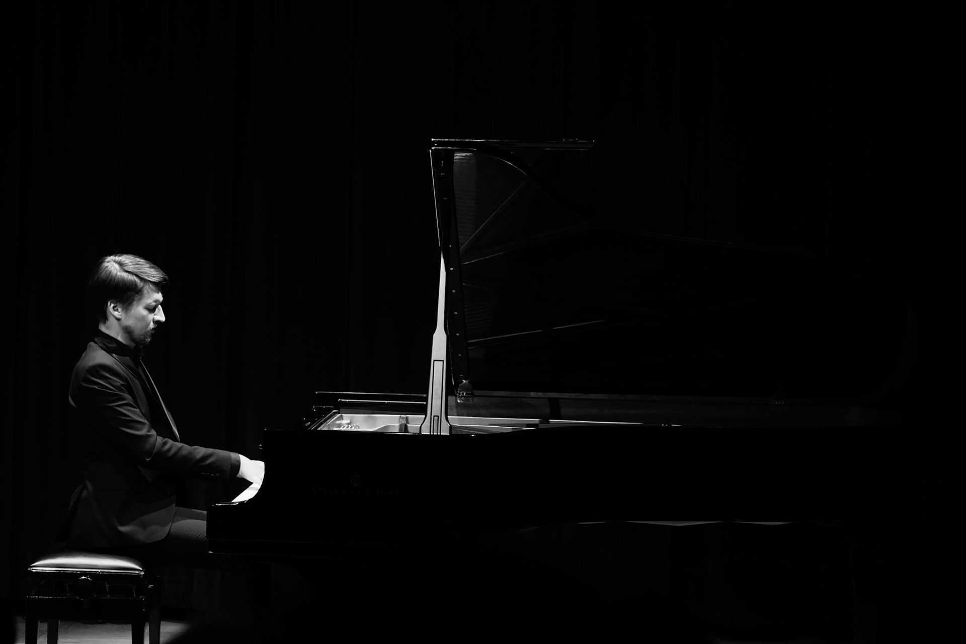 Łukasz Chrzęszczyk  fortepian