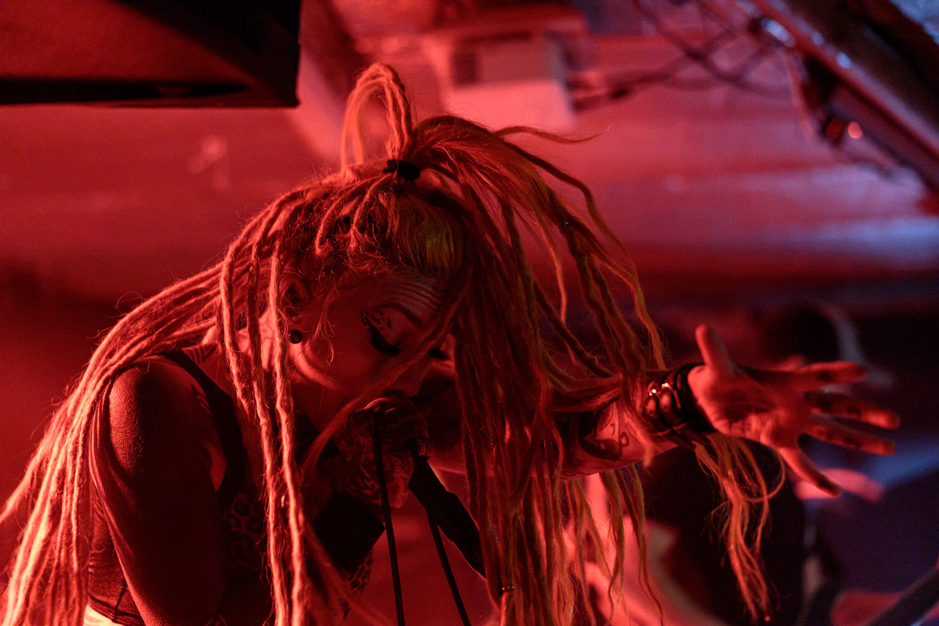 25.04.2022 Infected Rain- koncert warszawska Hydrozagadka, Infected Rain, moldawski nu metal, nu metalcore,Zespol wokalistki Eleny Cataraga, Elena  "Lena Scissorhands" Cataraga - vocals, Ecdysis By Night Tour 2022 produkcja Knock Out Productionsfot. Andrzej Wasilkiewicz/Reporter