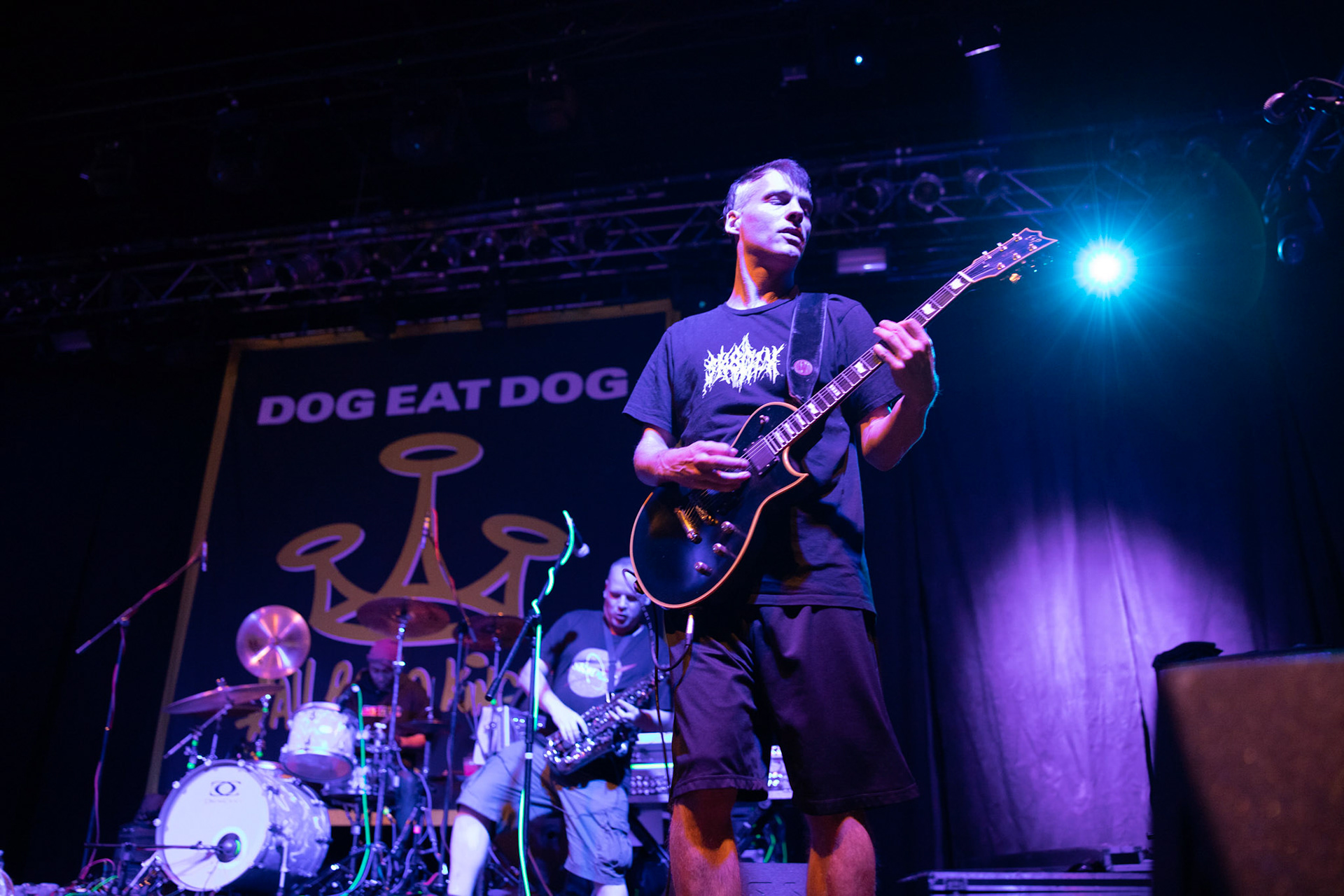 Dog Eat Dog - USA - hardcore, punkrock, rap, metal, hip hop,reggae, soul, funk,
Dave Neabore (bass), 
John Connor (vocals), 
Brandon Finley (drums) 
Roger Hämmerli (guitar)
Bozez (sax & beer)
koncert w Warszawskiej Progresji w ramach trasy 25 lat All Boro Kings zespołu Dog Eat Dog.
fot. Andrzej Wasilkiewicz/Reporter