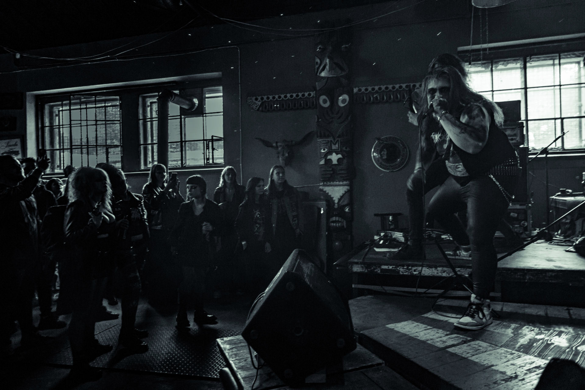 BAGNO (oldschool black/death)w składzie:Krzysiek - wokalKuba - gitaraThrasher - gitara Kacper - bassMaciek - garyDestrukcja i zgnilizna, wszystko czego nie chcesz usłyszeć a i tak się pojawisz, Druga fala dobrej muzy z Rzeszowa, bo pierwsza skończyła się w latach 90.Produkcja Left Hand Soundsfot. Andrzej Wasilkiewicz/kaziq.com