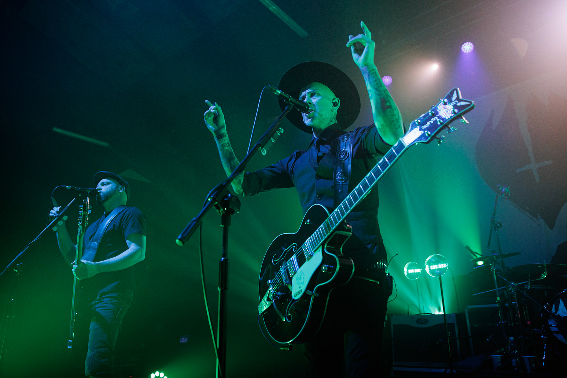 22.01.2022 koncert Me And That Man w Warszawie,Klub Progresja,n/z Adam Nergal Darski - gitara, wokal,Nergal znany jest z szerokich horyzontow muzycznych. Lider Behemoth nigdy nie kryl swojej sympatii do lzejszej, klimatycznej muzyki, spod znaku country, folku, bluesa. Dowodem jest zespol Me And That Man.Fot. Andrzej Wasilkiewicz/Reporter