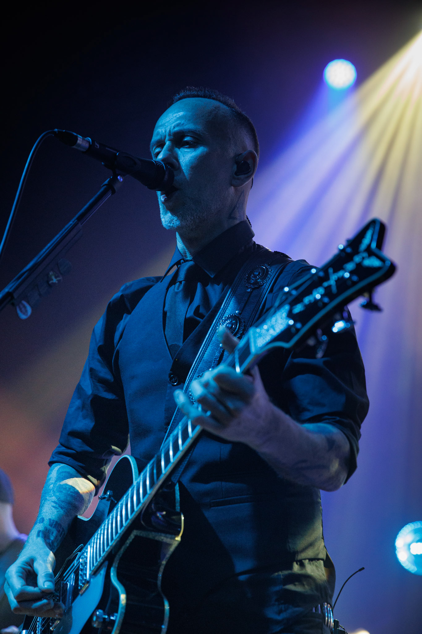 22.01.2022 koncert Me And That Man w Warszawie,Klub Progresja,n/z Adam Nergal Darski - gitara, wokal,Nergal znany jest z szerokich horyzontow muzycznych. Lider Behemoth nigdy nie kryl swojej sympatii do lzejszej, klimatycznej muzyki, spod znaku country, folku, bluesa. Dowodem jest zespol Me And That Man.Fot. Andrzej Wasilkiewicz/Reporter