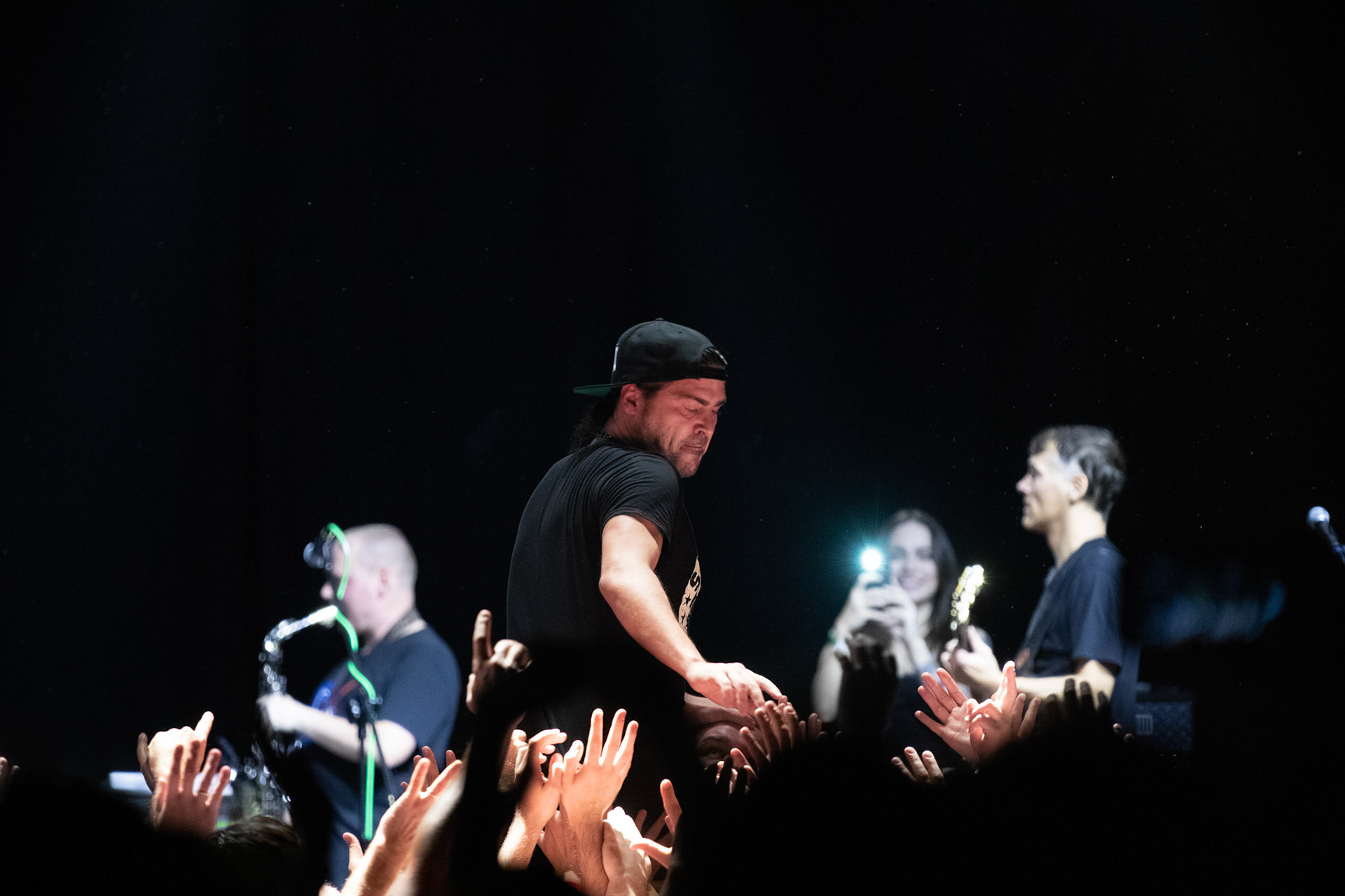 Dog Eat Dog - USA - hardcore, punkrock, rap, metal, hip hop,reggae, soul, funk,
Dave Neabore (bass), 
John Connor (vocals), 
Brandon Finley (drums) 
Roger Hämmerli (guitar)
Bozez (sax & beer)
koncert w Warszawskiej Progresji w ramach trasy 25 lat All Boro Kings zespołu Dog Eat Dog.
fot. Andrzej Wasilkiewicz/Reporter