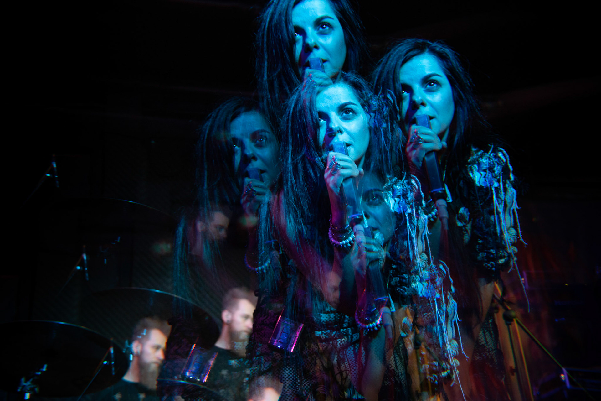 Hetane - rock alternatywny, trip-hop, muzyka elektroniczna,
MAGDA OLEŚ - wokale, teksty,
ŁUKASZ /JELEŃ/ POL - gitara, klawisze, elektronika,
REM KARPIENKO - bass,
MICHAŁ LANGE- perkusja,
Warszawa, klub Potok Drugi Dom Ludzi Rocka,
fot. Andrzej kaziq Wasilkiewicz