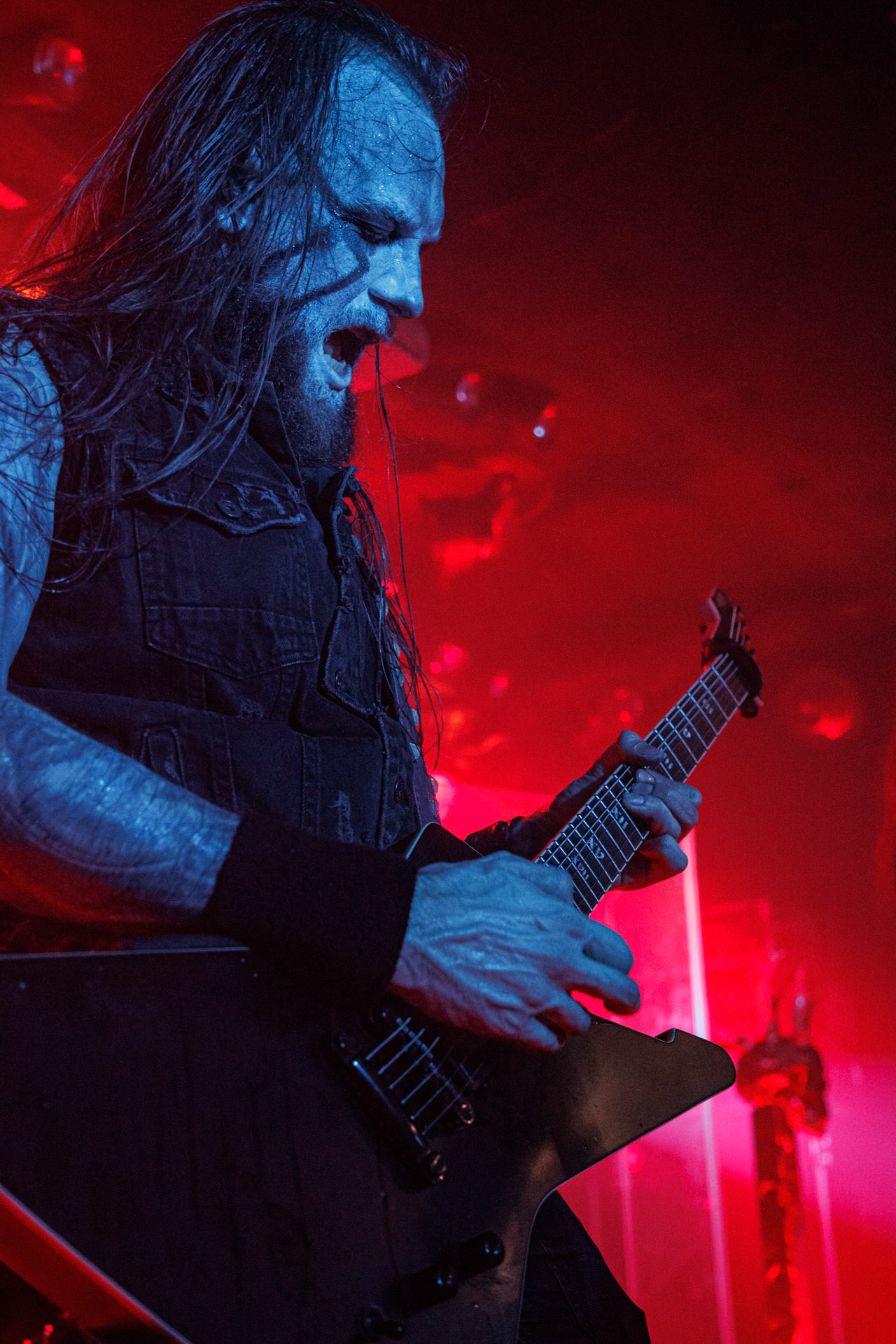 18.03.2022 HATE - INFERNALIS RESURGENTIS - Warszawski koncert zespolu HATE.Warszawski HATE, ktory promuje swoj najnowszy album zatytulowany 'Rugia' wydany 15-go pazdziernika nakladem Metal Blade Records, zapowiada przekrojowy set siegajacy korzeni zespolu. Black metal, death metal, polski metal.n/z Dominik "Domin" Prykiel - gitara,fot. Andrzej Wasilkiewicz/Reporter