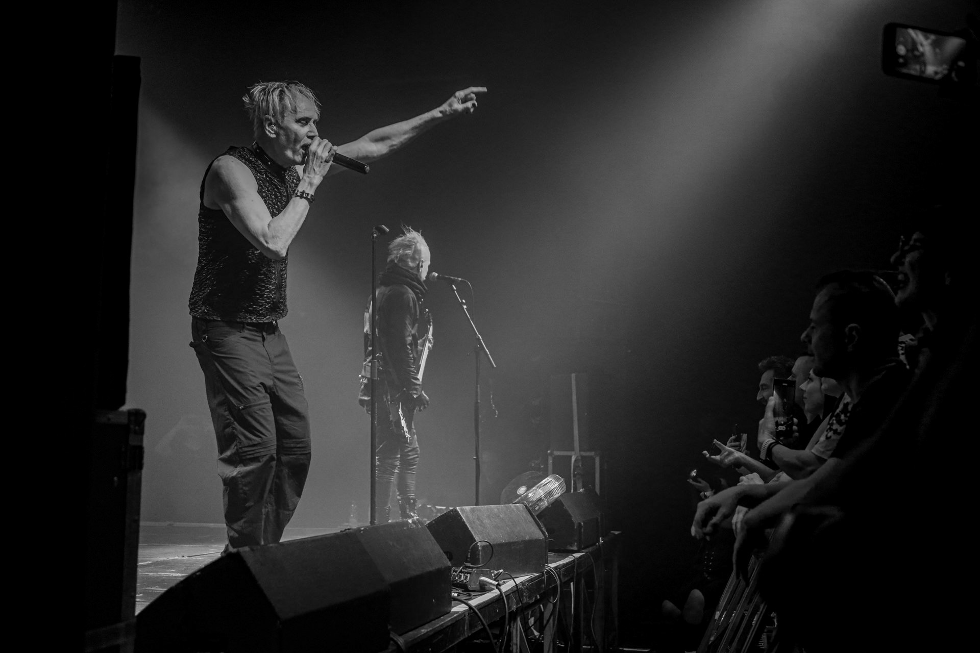 9.08.2022 FRONT LINE ASSEMBLY (Metropolis Records/Kanada) - Industrial/EBM - Warszawski koncert w Progresji.  WiniaryBookings,fot. Andrzej Wasilkiewicz/kaziq.com