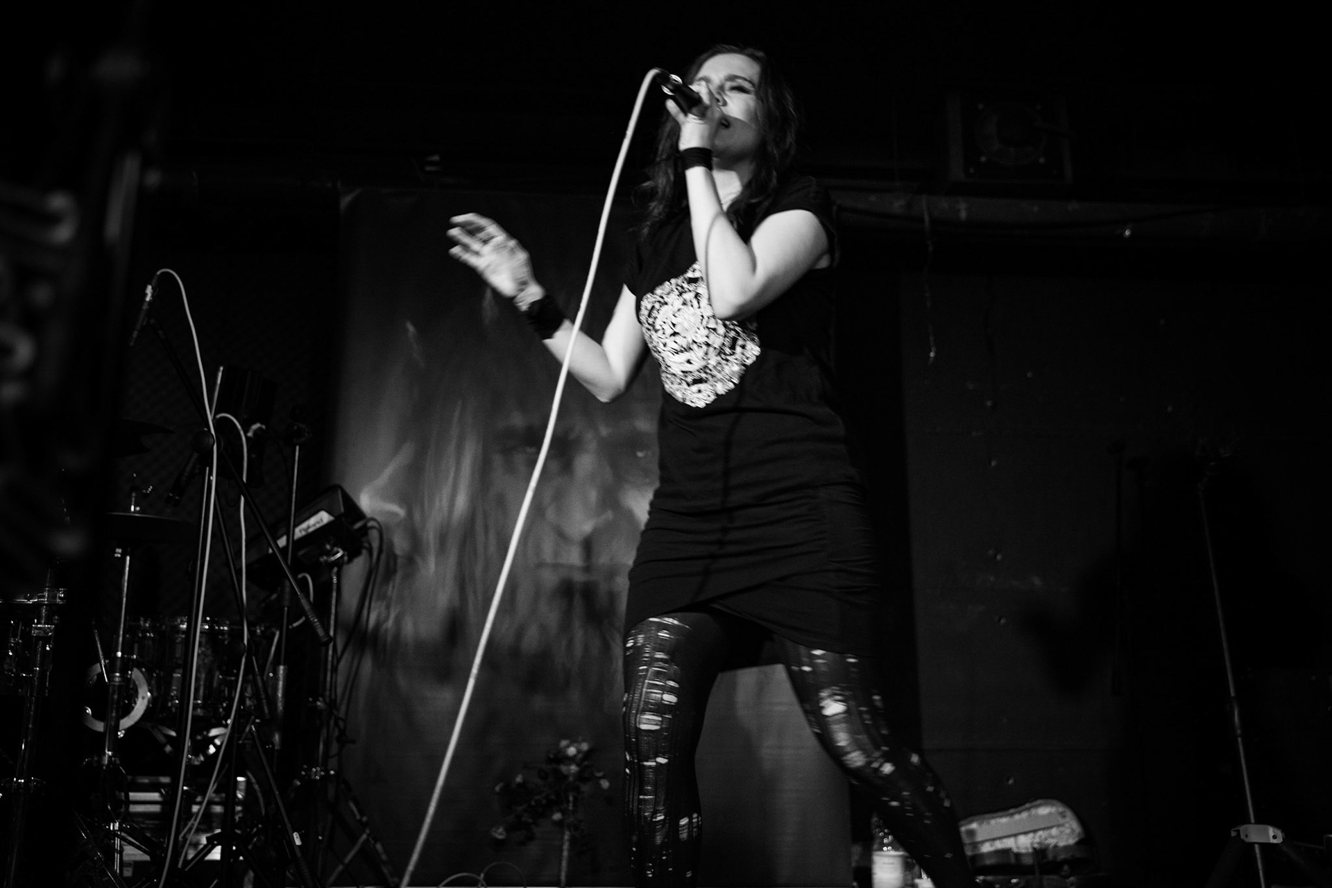 Żywiołak - biometal, folk, ethno sound,
Robert Jaworski - fidel renesansowa, wokal, lira korbowa,
Kamil Strzyżewski - gitara basowa, lutnia,
Wiktoria Kwiatkowska - śpiew, 
Zuza Ciszewska - śpiew, skrzypce,
Michał Lange - perkusja,
Szyszka Leśna - skrzypce ,wokal wspomagający,
Warszawa, klub Potok Drugi Dom Ludzi Rocka,
fot. Andrzej kaziq Wasilkiewicz