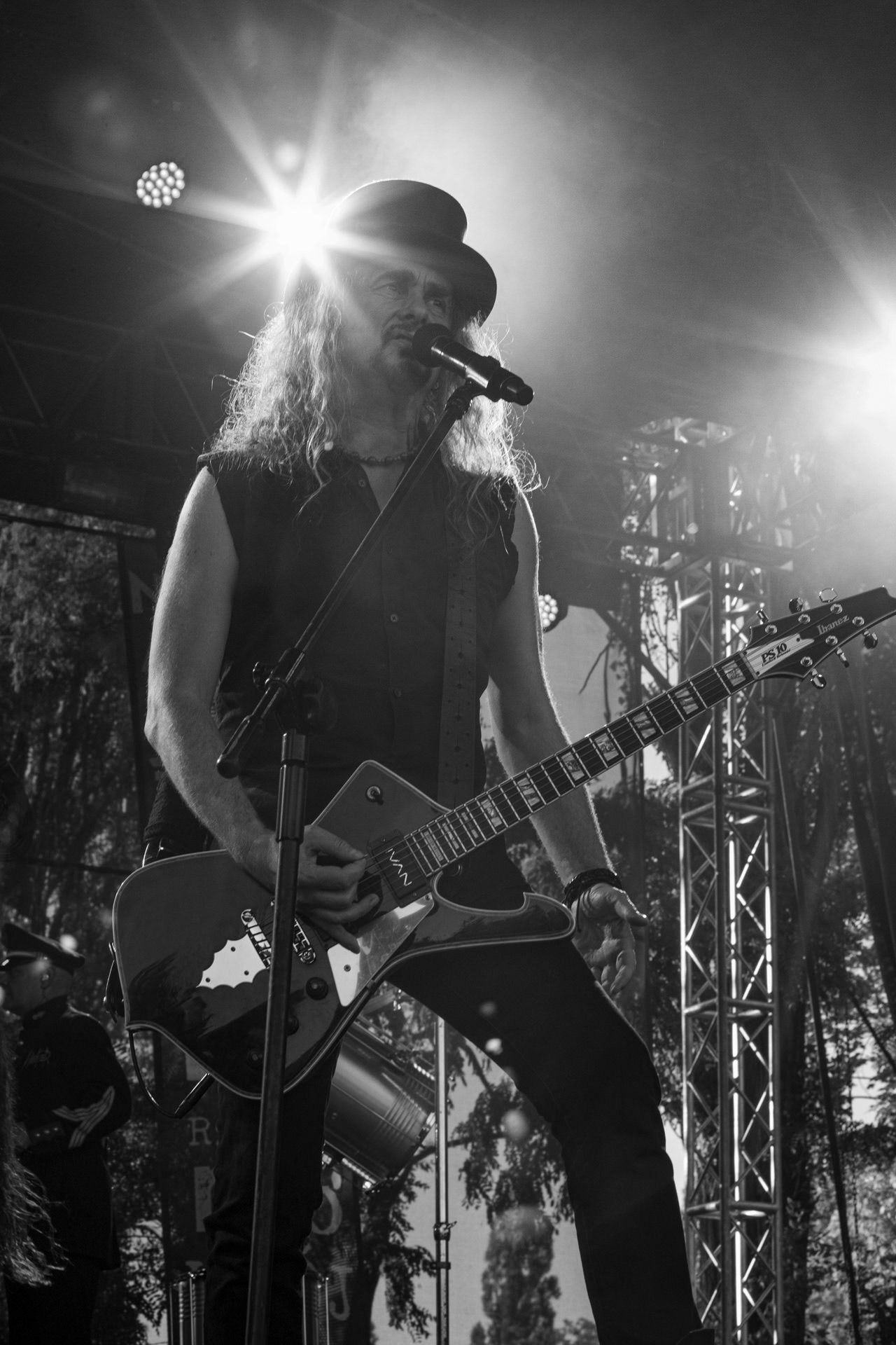 Hunter - postpandemoniczny koncert z okazji XXXV-lecia.Progresja - Gramy do Woli, Warszawa.Paweł „Drak” Grzegorczyk – wokal, gitara,Letnia Scena Progresji.fot. Andrzej Wasilkiewicz/Reporter