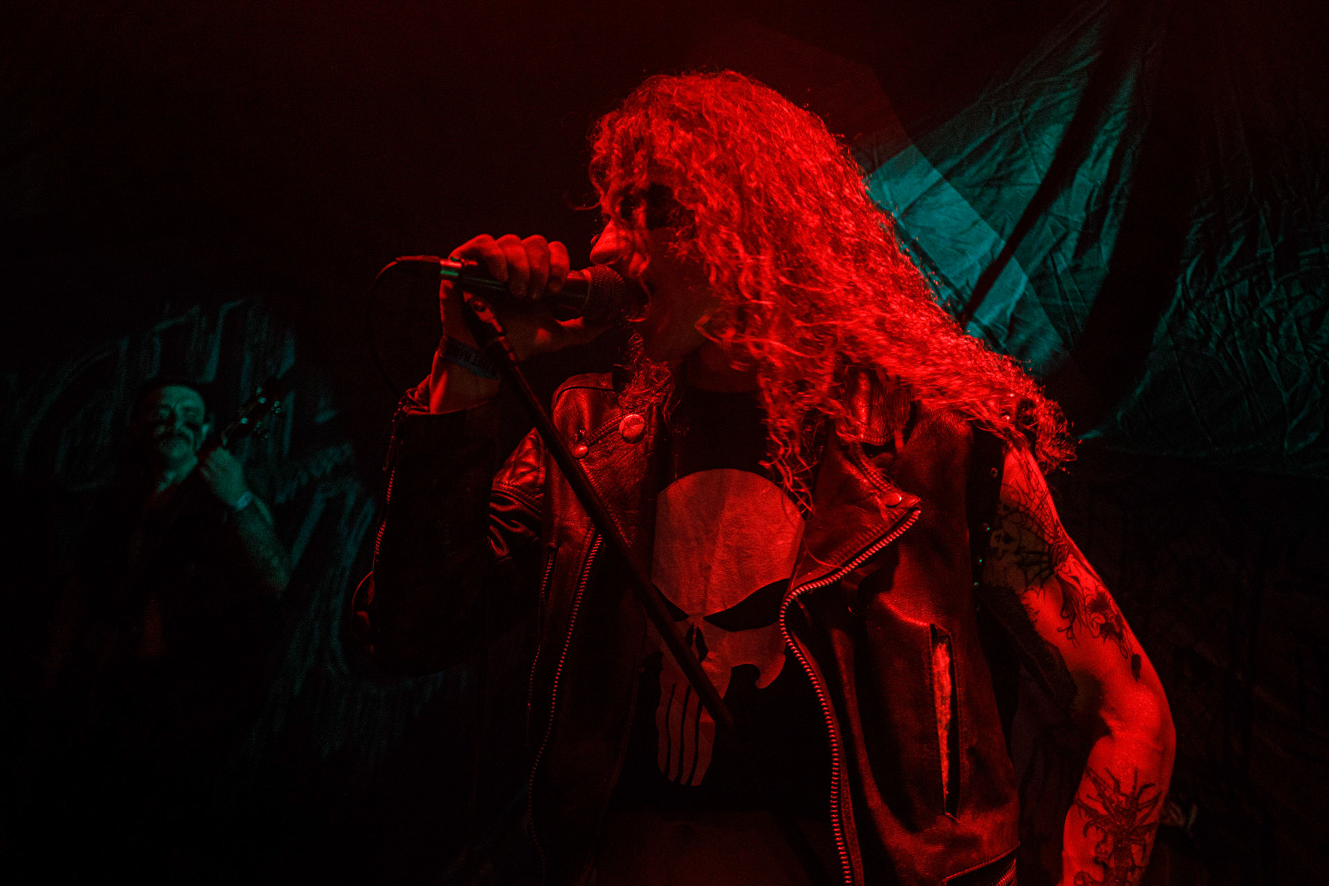 TRUCHŁO STRZYGI (black punk), Gwiezdny Demon - release show,w składzie:Gambit - wokalP. - gitara/wokalAlkatraz - gitara/wokalKaczor - garyMadness - bass/wokalPanass - bass/wokalGolem - nosferatu/wokalCzarownice - tba/wokalChłopaki z baraków polskiego metalu, rozpędzona maszyna do robienia grubego melanżu, gwiezdne trupy, kreatury obrzydlistwa i martwi decydenci podziemia. Prawdopodobnie pierwszy i ostatni raz zagrają całego Demona na żywo, a Ty mordeczko będziesz miał o czym kolegom przy wódce opowiadać.Produkcja Left Hand Soundsfot. Andrzej Wasilkiewicz/kaziq.com