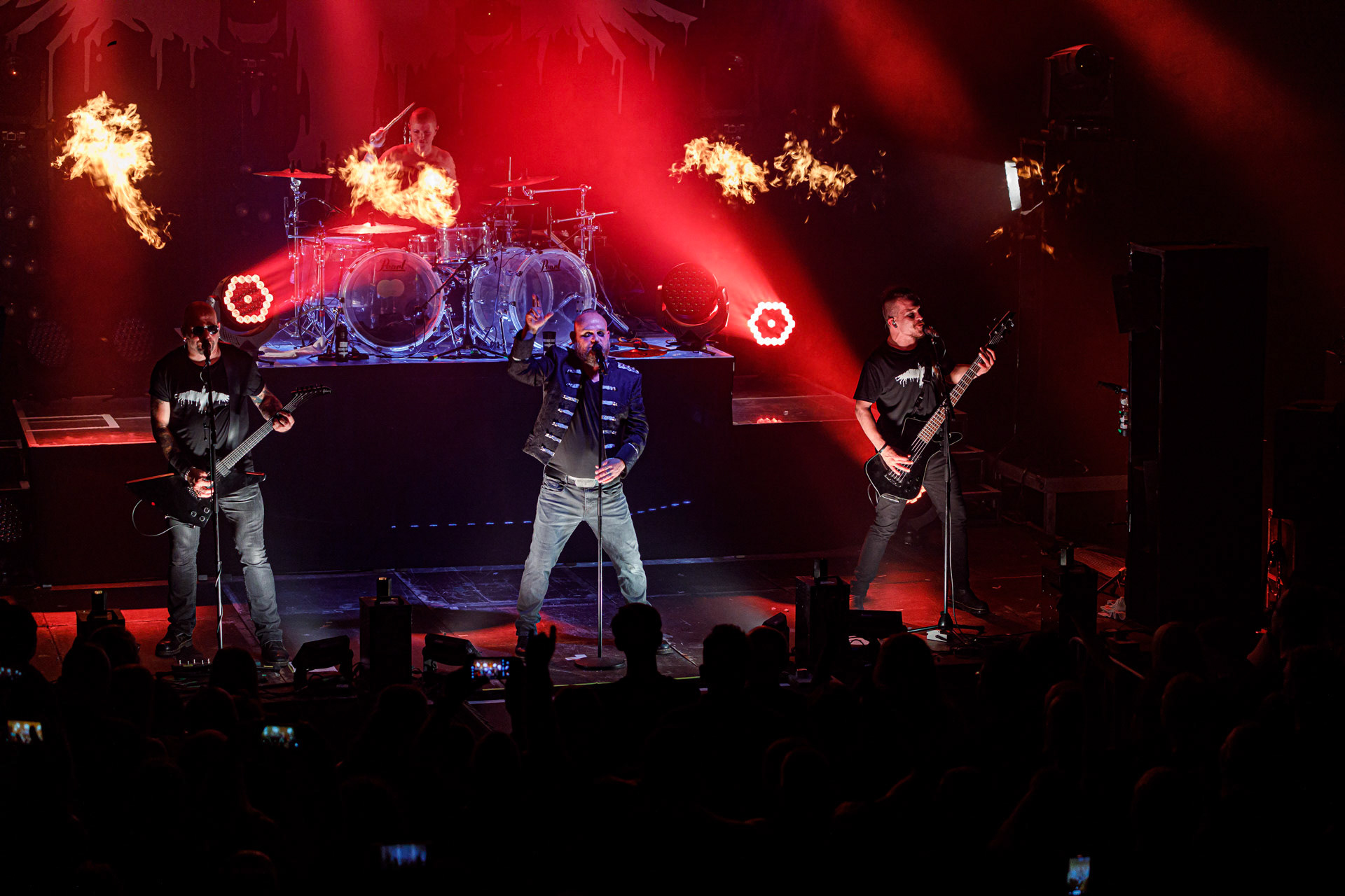 18.06.2022 - Mono Inc. zagrali w warszawskim klubie Progresja.Mono Inc. - niemiecki zespol z Hamburga wykonujący gotyckiego rocka, w składzie:Carl Fornia - git.Katha Mia - drums, Manuel Antoni - bass,Martin Engler - vocal,Gothic, industrial,  alternative, rock.Produkcja Winiary Bookings.fot. Andrzej Wasilkiewicz/kaziq.com