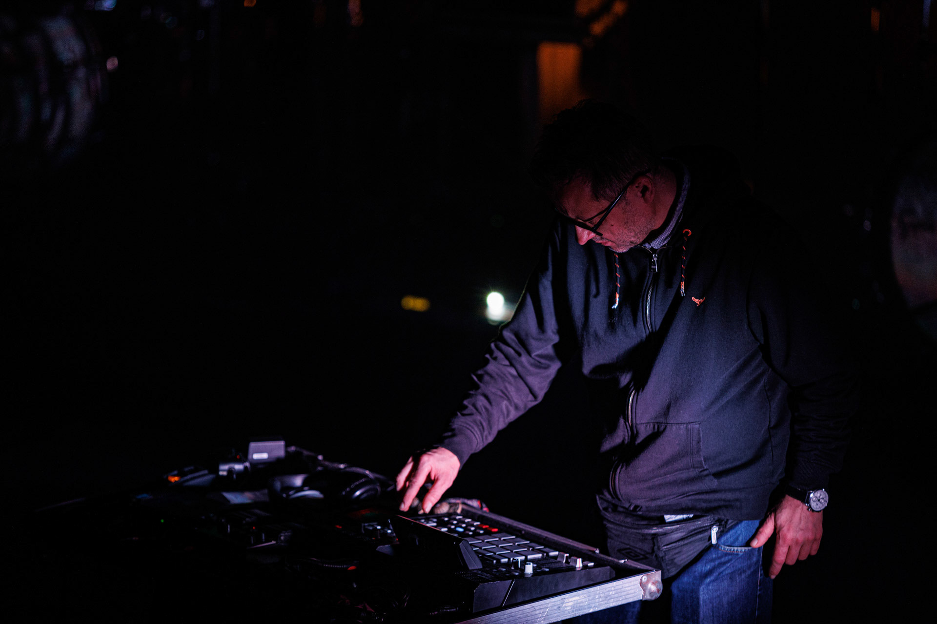 Lao Che - „Trasa Pozegnalna - No to Che”  17.11.2021 Warszawa klub Stodola.n/z Mariusz „Denat” Denst – sampler, animacja,rock alternatywny, crossover, rock, metal, folk, piosenka aktorska, elektro, słuchowisko,fot. Andrzej Wasilkiewicz/REPORTER