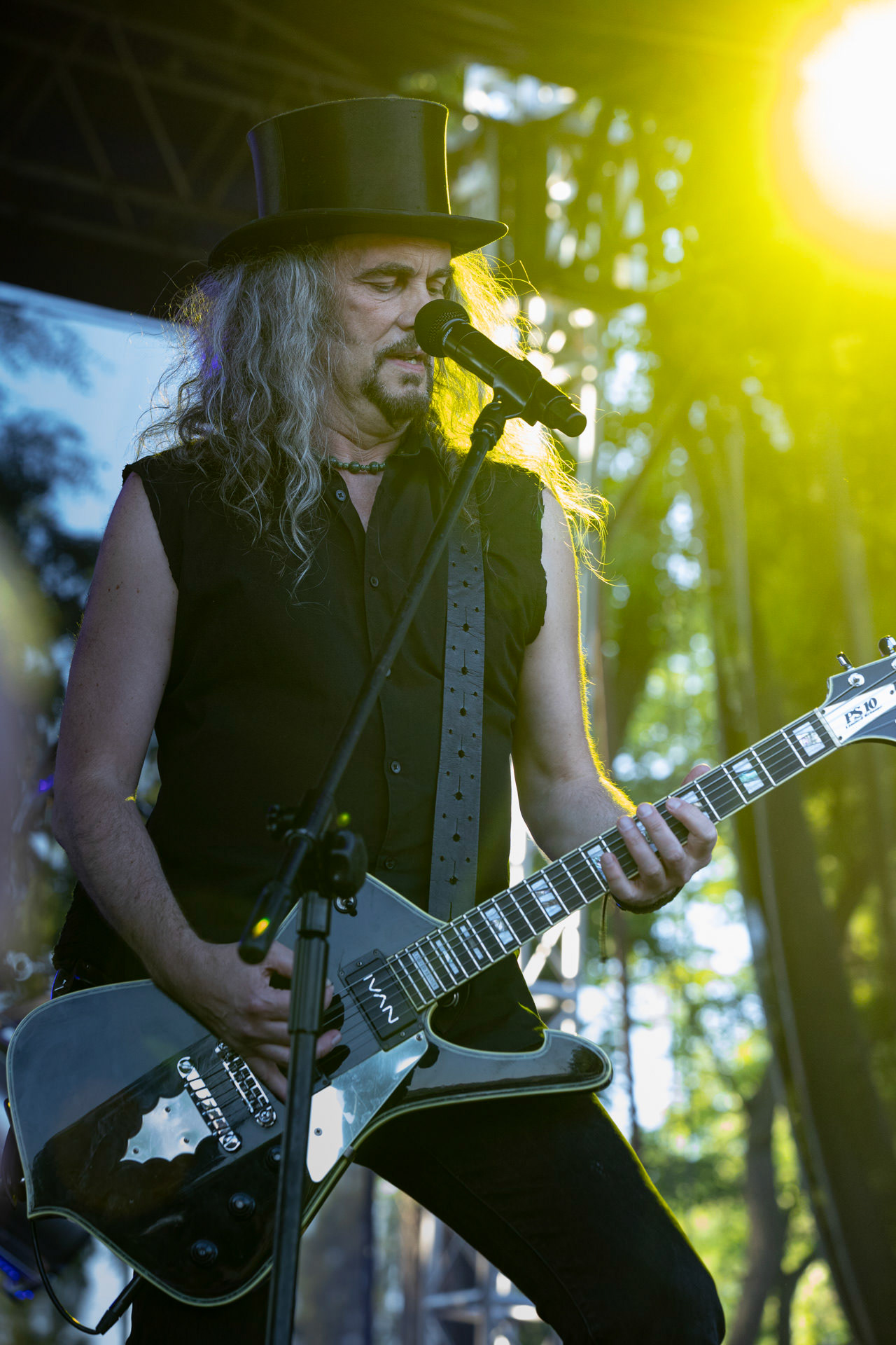 Hunter - postpandemoniczny koncert z okazji XXXV-lecia.Progresja - Gramy do Woli, Warszawa.Paweł „Drak” Grzegorczyk – wokal, gitara,Letnia Scena Progresji.fot. Andrzej Wasilkiewicz/Reporter