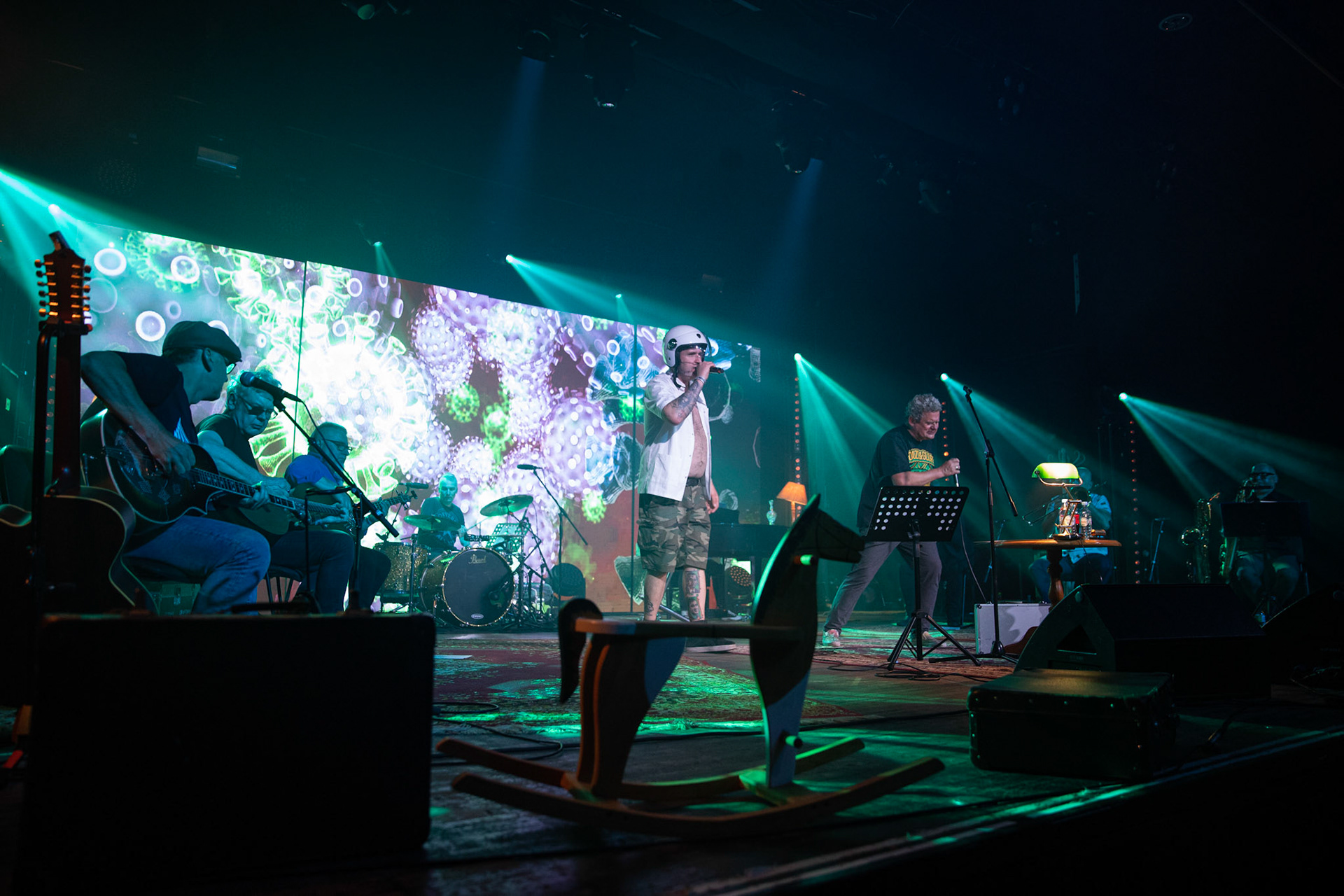 KULT - koncert w Trasy AKUSTIK 2021 - klub Stodola Warszawa 4.06.2021 n/z Kazik Staszewski wokal,Wojciech Jabłonski gitara,Piotr Morawiec gitara,Ireneusz Werenski bas,Tomasz Goehs perkusja,Konrad Wantrych klawisze,Janusz Zdunek trabka,Mariusz Godzina saksofony,Jarosław Wazny puzon,Rock, rock progresywny, rock alternatywny, punk, nowa fala.fot. Andrzej kaziq Wasilkiewicz/kaziq.com