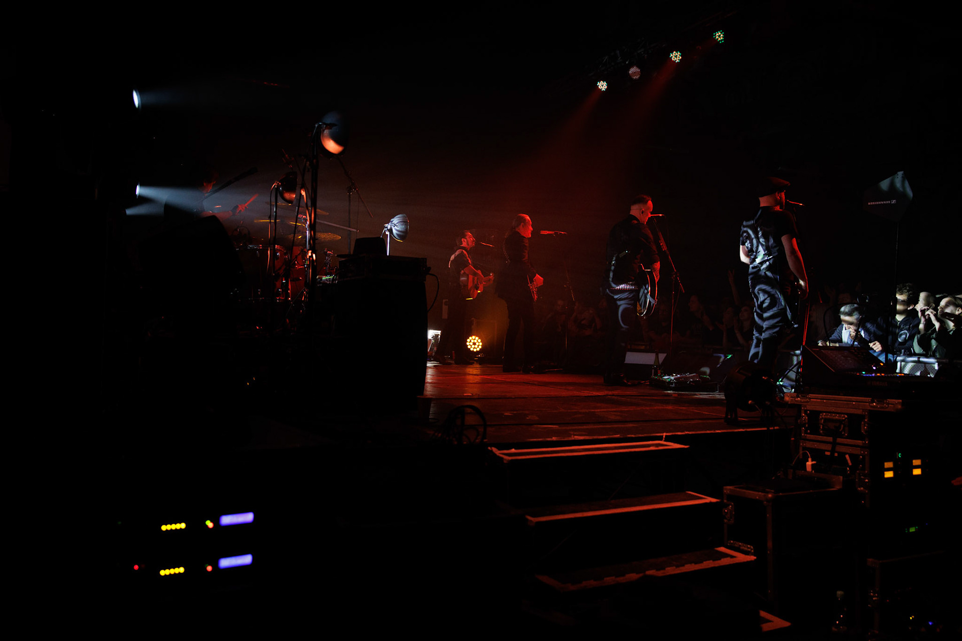 22.01.2022 koncert Me And That Man w Warszawie,Klub Progresja,n/z Adam Nergal Darski - gitara, wokal,n/z John Porter - gitara, wokal,n/z Lukasz Kumanski - perkusja,n/z Matteo Bassoli - bass, wokal,n/z Sasha Boole - gitara, wokal,Nergal znany jest z szerokich horyzontow muzycznych. Lider Behemoth nigdy nie kryl swojej sympatii do lzejszej, klimatycznej muzyki, spod znaku country, folku, bluesa. Dowodem jest zespol Me And That Man.Fot. Andrzej Wasilkiewicz/Reporter