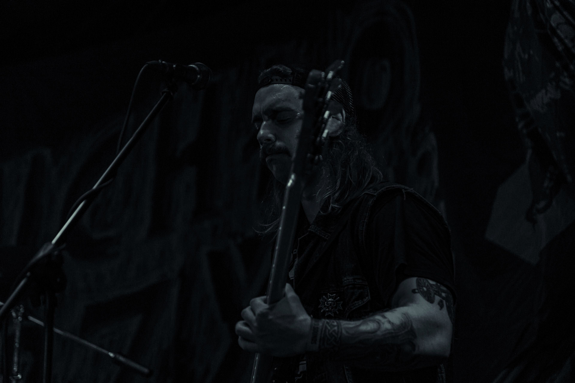 DILDOID (space sex rock)w składzie:Captain Paradox - klawisze i wokalLaser Dick - bass i wokalBilly The Gates - gitaraReverend Blind - garyKapela dla fanów Hawkwind, “On Parole” Motorhead Produkcja Left Hand Soundsfot. Andrzej Wasilkiewicz/kaziq.com