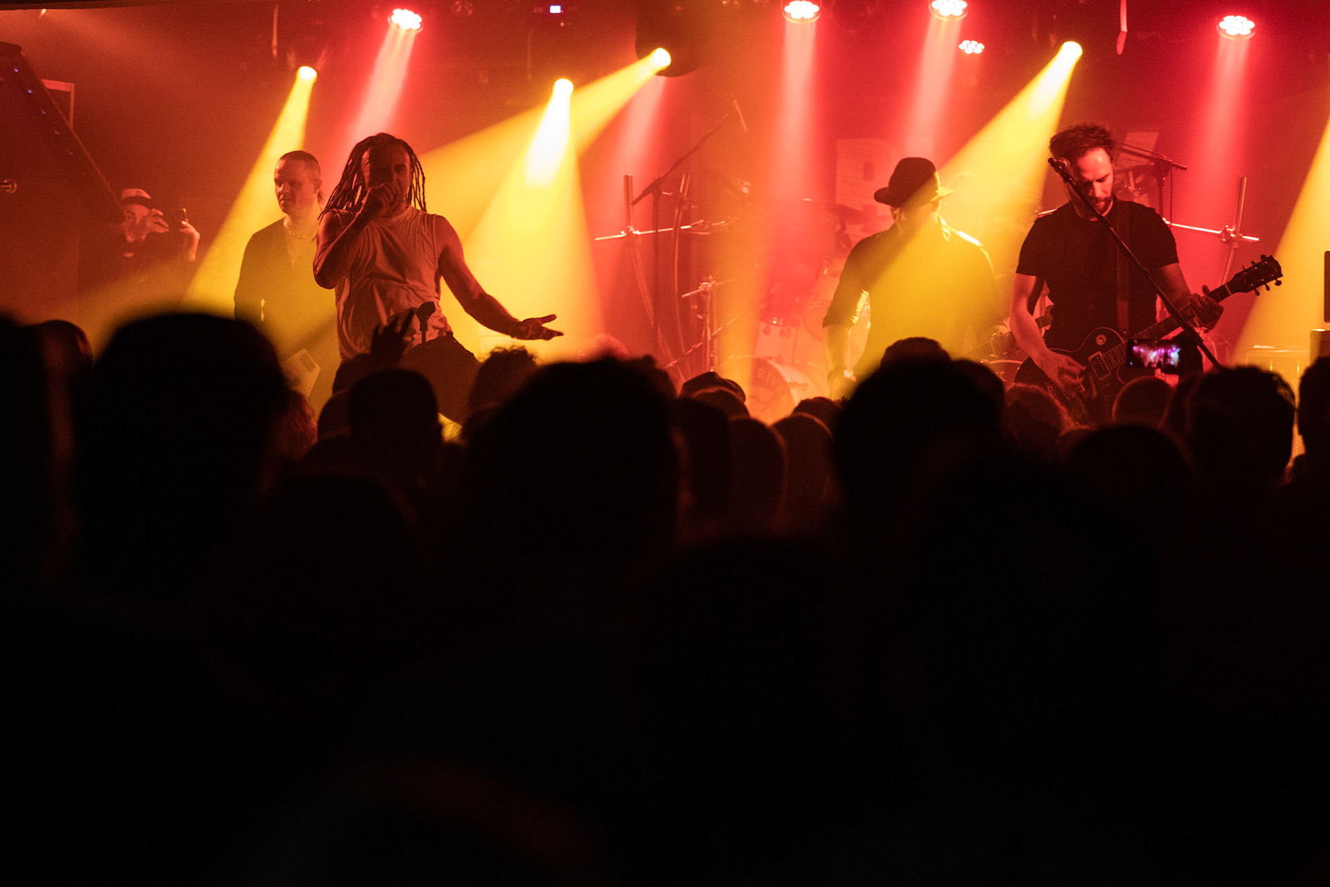 BLACK RIVER – rock, metal, punk, super grupa muzyków BEHEMOTH, DIMMU BORGIR, ROOTWATER, GEISHA GONER, HUNTER, VESANIA, NEOLITHIC.

Maciej Taff – wokal
Piotr „Kay” Wtulich – gitara
Artur „Art” Kempa – gitara
Tomasz „Orion” Wróblewski – bass
Dariusz „Daray” Brzozowski – perkusja
agencja Winiarybookings 
 fot. Andrzej Wasilkiewicz/Reporter