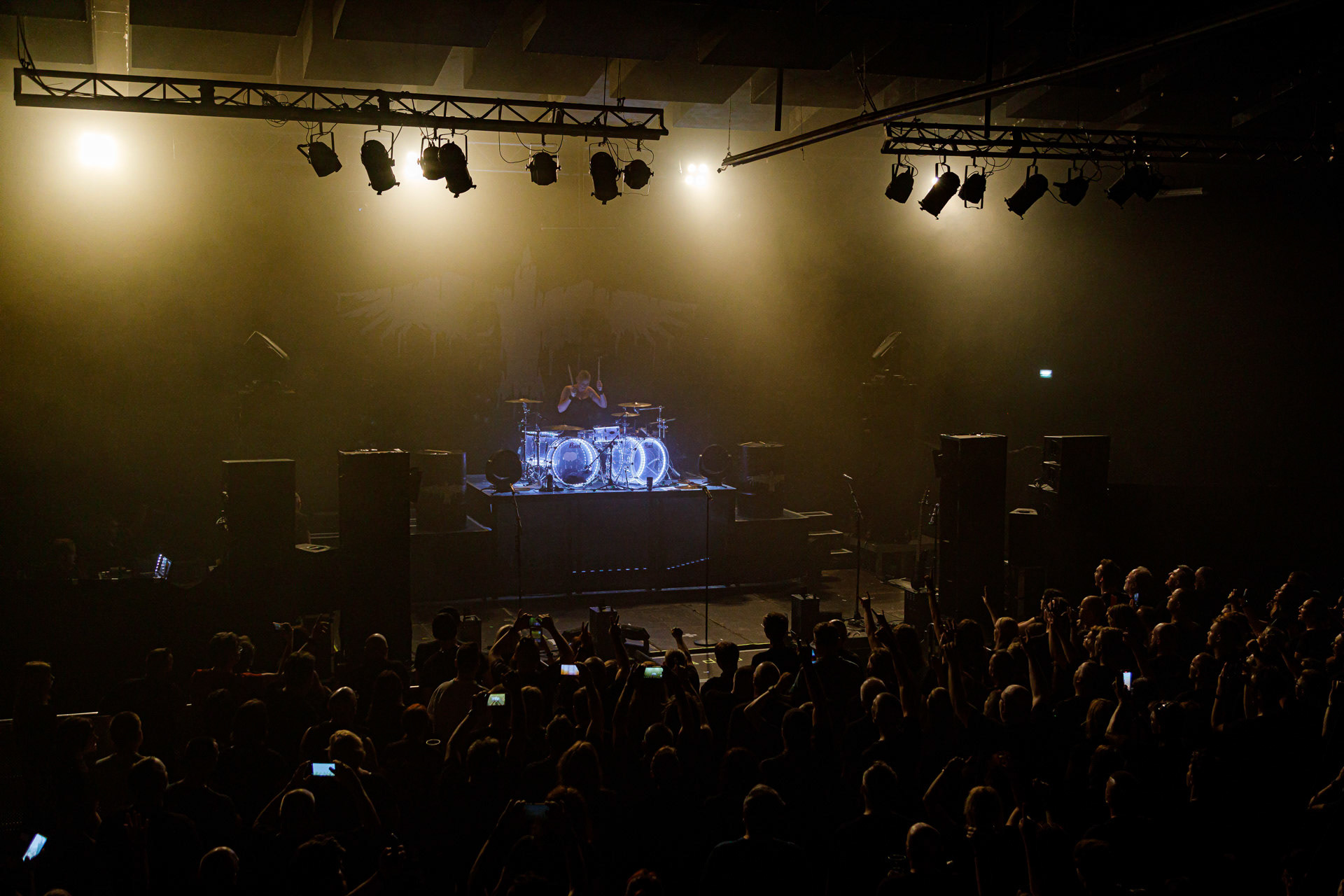 18.06.2022 - Mono Inc. zagrali w warszawskim klubie Progresja.Mono Inc. - niemiecki zespol z Hamburga wykonujący gotyckiego rocka, w składzie:Carl Fornia - git.Katha Mia - drums, Manuel Antoni - bass,Martin Engler - vocal,Gothic, industrial,  alternative, rock.Produkcja Winiary Bookings.fot. Andrzej Wasilkiewicz/kaziq.com