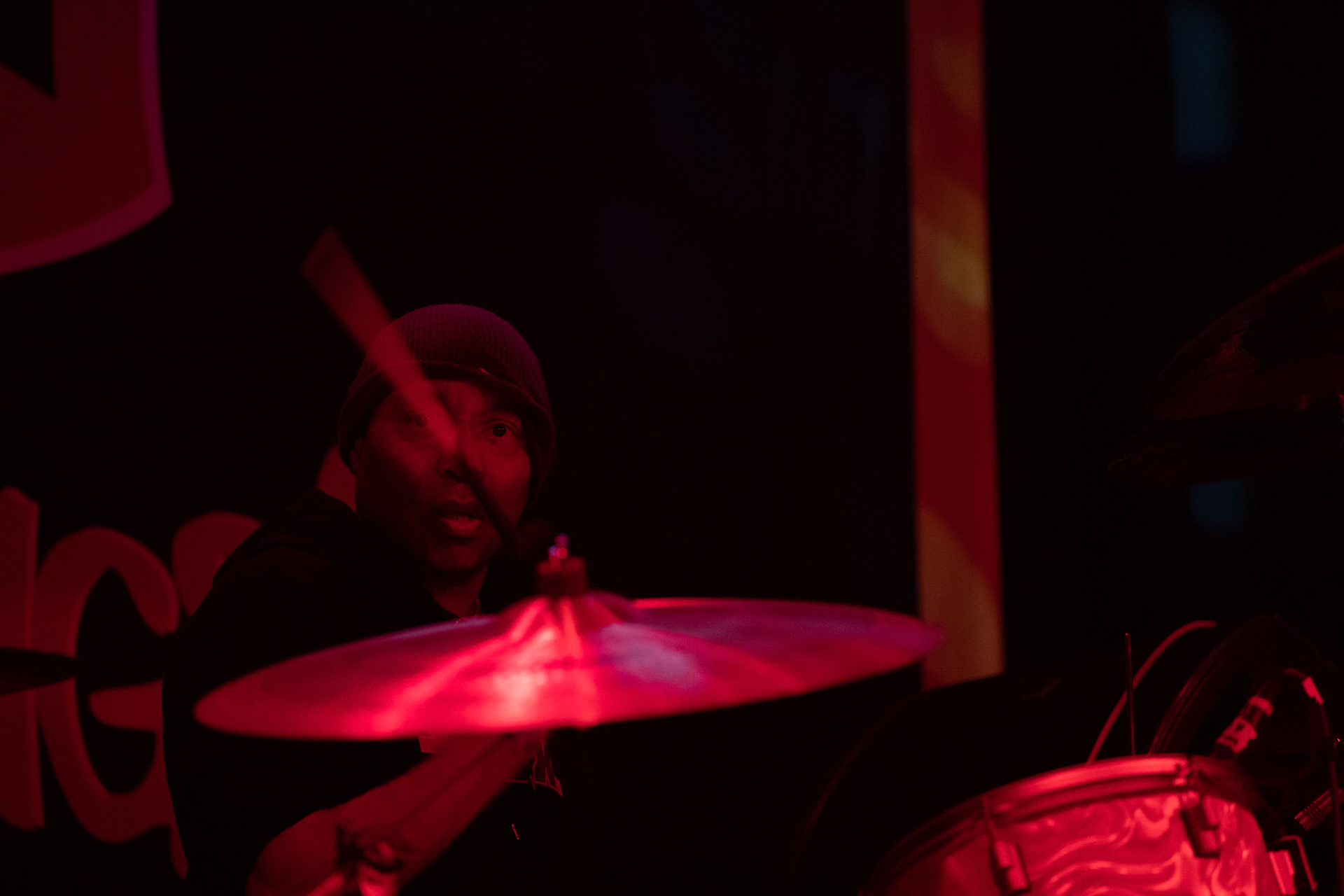 Dog Eat Dog - USA - hardcore, punkrock, rap, metal, hip hop,reggae, soul, funk,
Dave Neabore (bass), 
John Connor (vocals), 
Brandon Finley (drums) 
Roger Hämmerli (guitar)
Bozez (sax & beer)
koncert w Warszawskiej Progresji w ramach trasy 25 lat All Boro Kings zespołu Dog Eat Dog.
fot. Andrzej Wasilkiewicz/Reporter