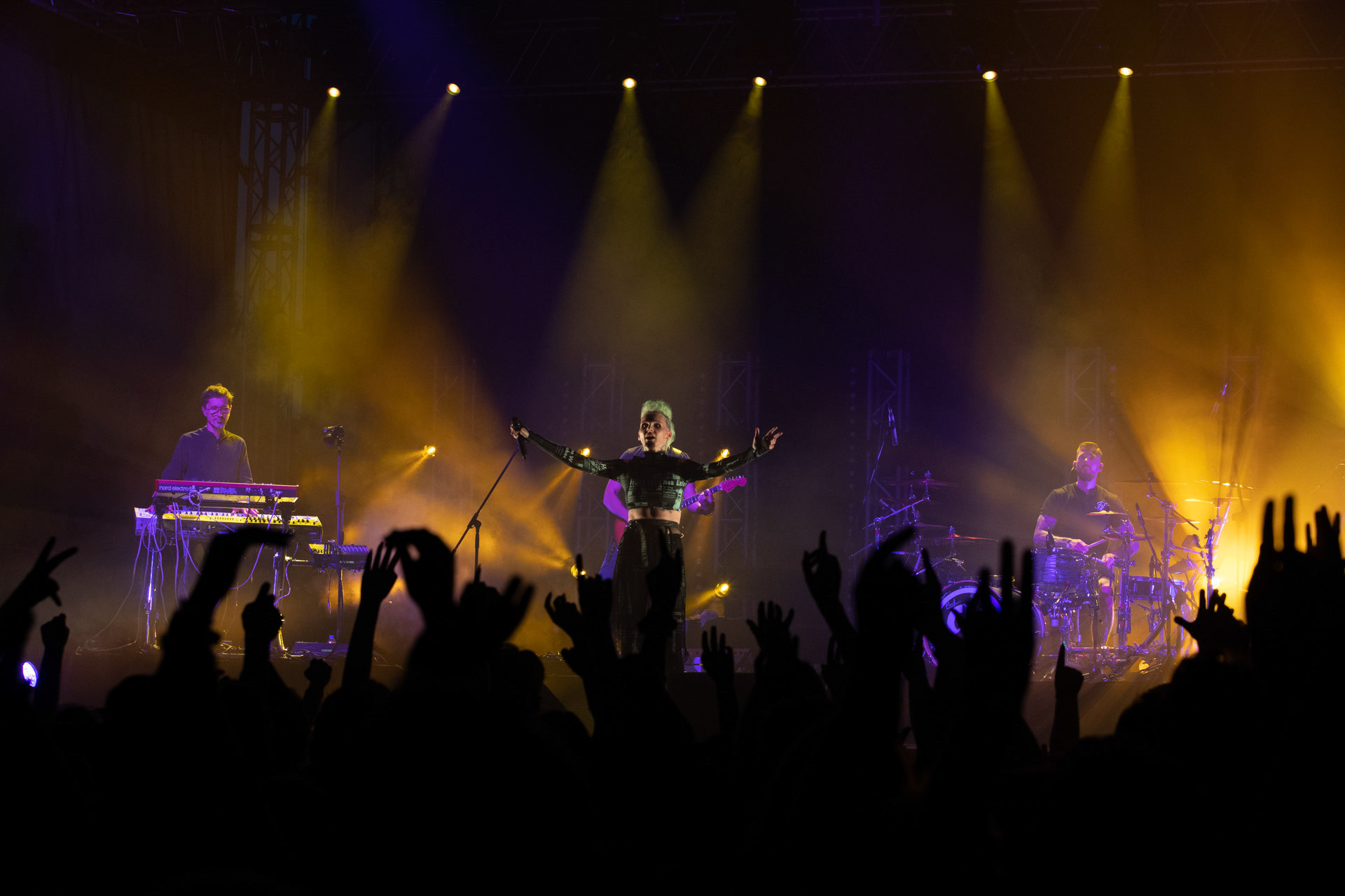 30.07.2021 Agnieszka Chylinska - koncert 25 lat na scenie! Warto bylo szalec. Warszawa Gramy do Woli Progresja.n/z Agnieszka Chylinska – wokal n/z Marek Piotrowski – instrumenty klawiszowe, n/z Bartlomiej Szopix Czerniachowski - perkusja.Pop, pop-rock, hardrock, heavy metal,Fot. Andrzej Wasilkiewicz/Reporter