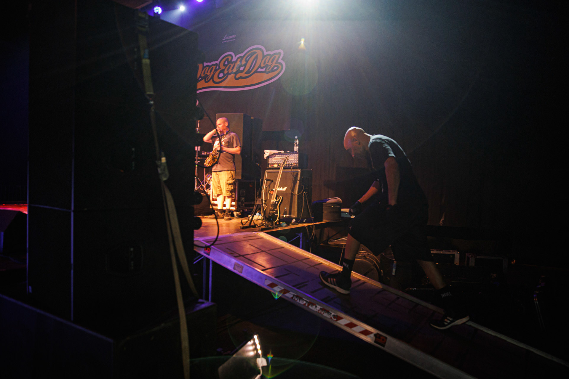 30.11.2021 koncert Dog Eat Dog - USA - hardcore, punkrock, rap, metal, hip hop, reggae, soul, funk,n/z Dave Neabore (bass), n/z John Connor (vocals), n/z Brandon Finley (drums), n/z Roger Hammerli (guitar),n/z Bozez (sax &amp; beer),koncert Warszawa, Progresja 25 lat albumu Play Games -  Dog Eat Dog.fot. Andrzej Wasilkiewicz/Reporter