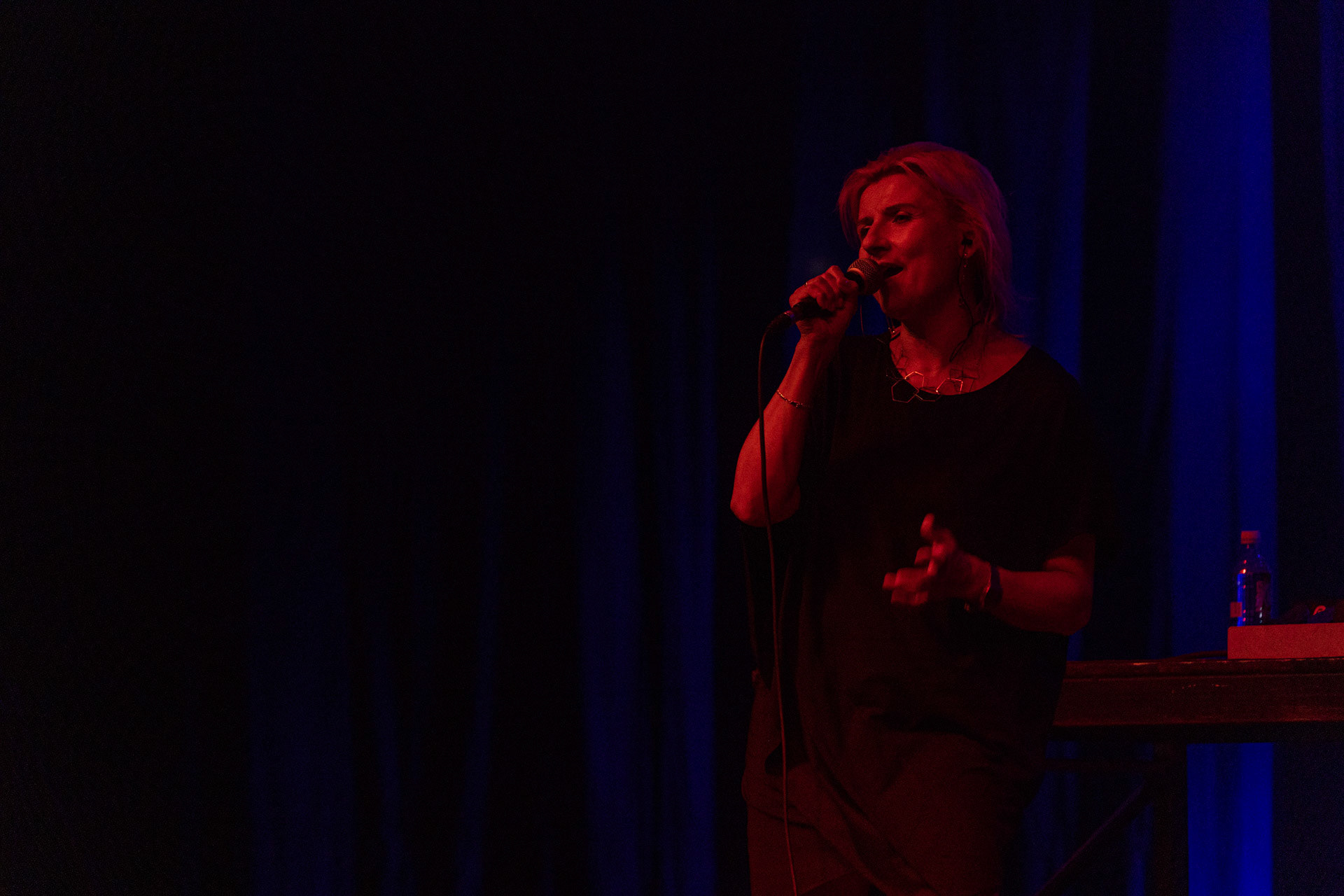 30.08.2022 Fundacja Bezpieczne Niebo wraz z klubem Progresja serdecznie zapraszają na specjalny koncert charytatywny dla Szymona Stankiewicza, który walczy z nowotworem.  KASIA NOWICKA - NOVIKA (wraz z DJ Spox).Od lat jedna z najbardziej aktywnych postaci na polskiej scenie muzycznej.Wokalistka, która początkowo udzielała się w zespole Futro i u boku Smolika, asolowo zadebiutowała w 2006 roku albumem „Tricks Of Life” nominowanym doPaszportu Polityki. Kolejne płyty: „Lovefinder” (2010) i album z remixami „Mixfinder” (2011) zostały nagrodzone Fryderykami w kategorii klubowej. Ostatni solowy album Noviki zatytułowany „Bez Cukru” ukazał się w 2019 roku i zebrał świetne recenzje, a piosenki „Lekko” i „Słabości” często gościły na antenach radiowych. W roku 2021 Novika obchodziła jubileusz 20 lat obecności na scenie i wydała z tej okazji album z nowymi wersjami jej przebojów – Novika 2.0.Chociaż nie gra już jako dj, Novika regularnie występuje wokalnie w klubach w całym kraju w ramach duetu Novika &amp; Mr.Lex. Zagrała na najważniejszych polskich festiwalach (Open’er, FreeForm, Audioriver, Tauron Nowa Muzyka). Od przeszło 15. lat prowadzi również autorskie audycje radiowe. Gościła już na antenach wielu stacji, obecnie prowadzi audycję Lekko w Radiu KAMPUS.Organizacja Progresja i Fundacja Bezpieczne Niebo. fot. Andrzej Wasilkiewicz/kaziq.com