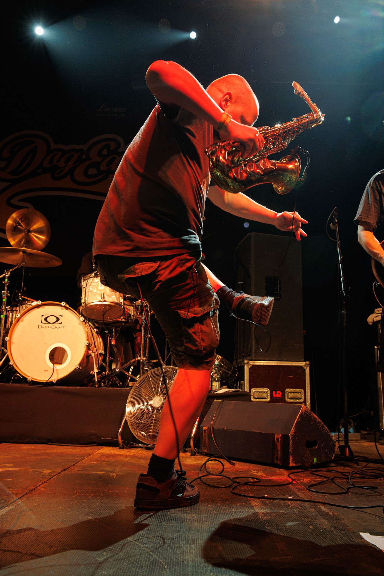 30.11.2021 koncert Dog Eat Dog - USA - hardcore, punkrock, rap, metal, hip hop, reggae, soul, funk,n/z Dave Neabore (bass), n/z John Connor (vocals), n/z Brandon Finley (drums), n/z Roger Hammerli (guitar),n/z Bozez (sax &amp; beer),koncert Warszawa, Progresja 25 lat albumu Play Games -  Dog Eat Dog.fot. Andrzej Wasilkiewicz/Reporter