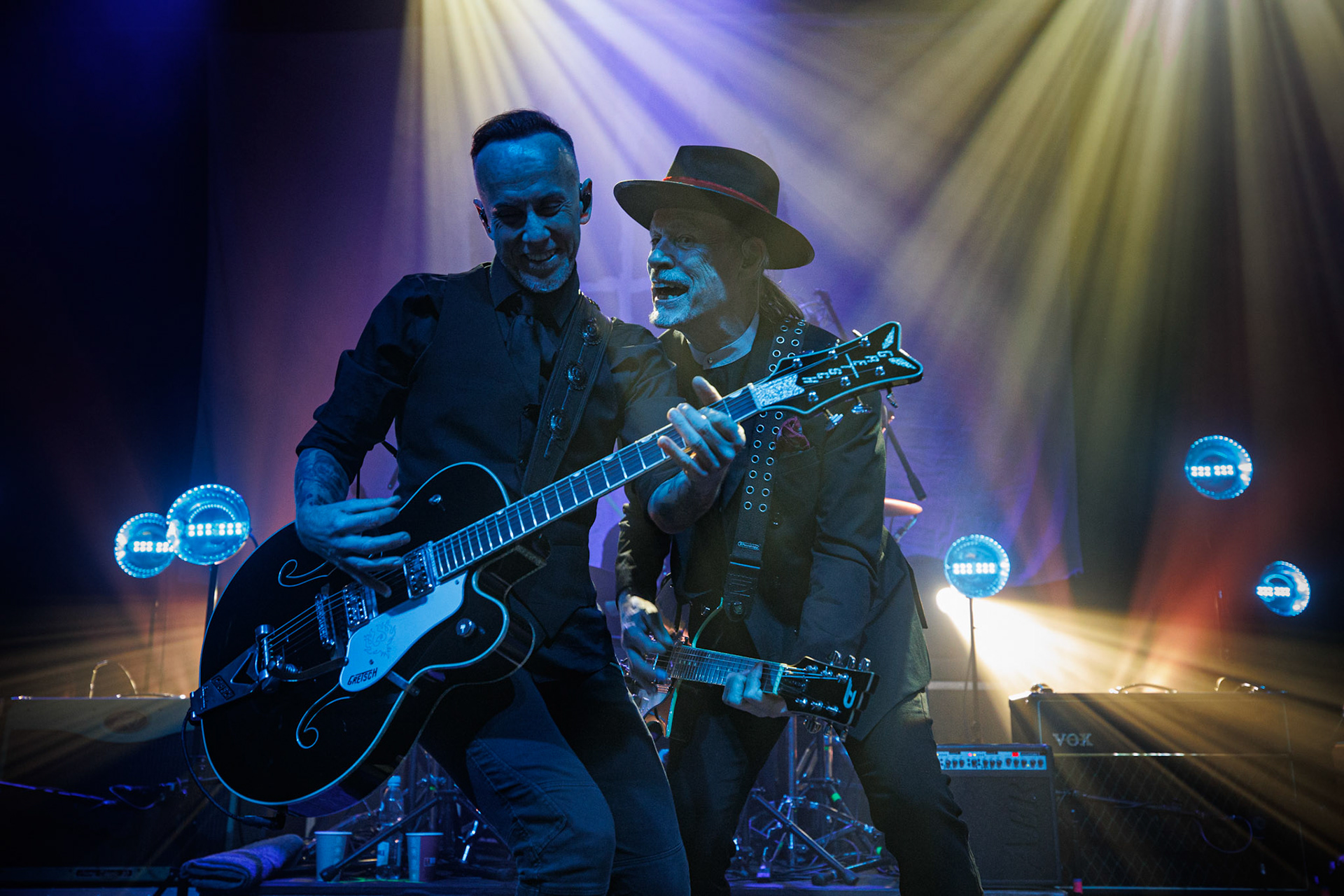 22.01.2022 koncert Me And That Man w Warszawie,Klub Progresja,n/z Adam Nergal Darski - gitara, wokal,n/z John Porter - gitara, wokal,Nergal znany jest z szerokich horyzontow muzycznych. Lider Behemoth nigdy nie kryl swojej sympatii do lzejszej, klimatycznej muzyki, spod znaku country, folku, bluesa. Dowodem jest zespol Me And That Man.Fot. Andrzej Wasilkiewicz/Reporter