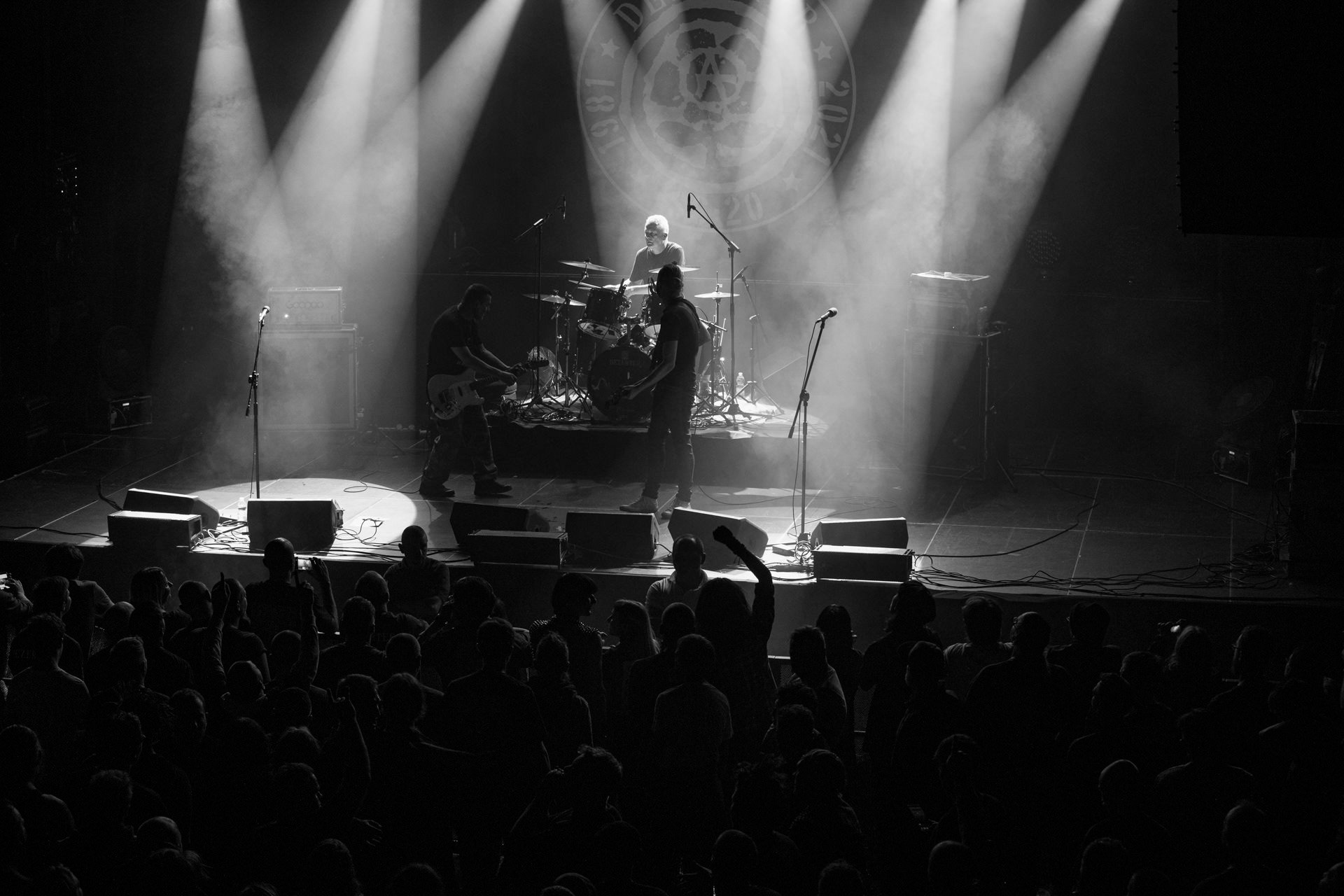 16.11.2021 Dezerter - 40 lecie,koncert Warszawa Palladium. N/z Robert Robal Matera gitara, N/z Krzysiek Grabowski perkusja,N/zJacek Chrzanowski bass, Dezerter, SS20, Punk, Punkrock, hardcore, rock.fot. Andrzej Wasilkiewicz/REPORTER