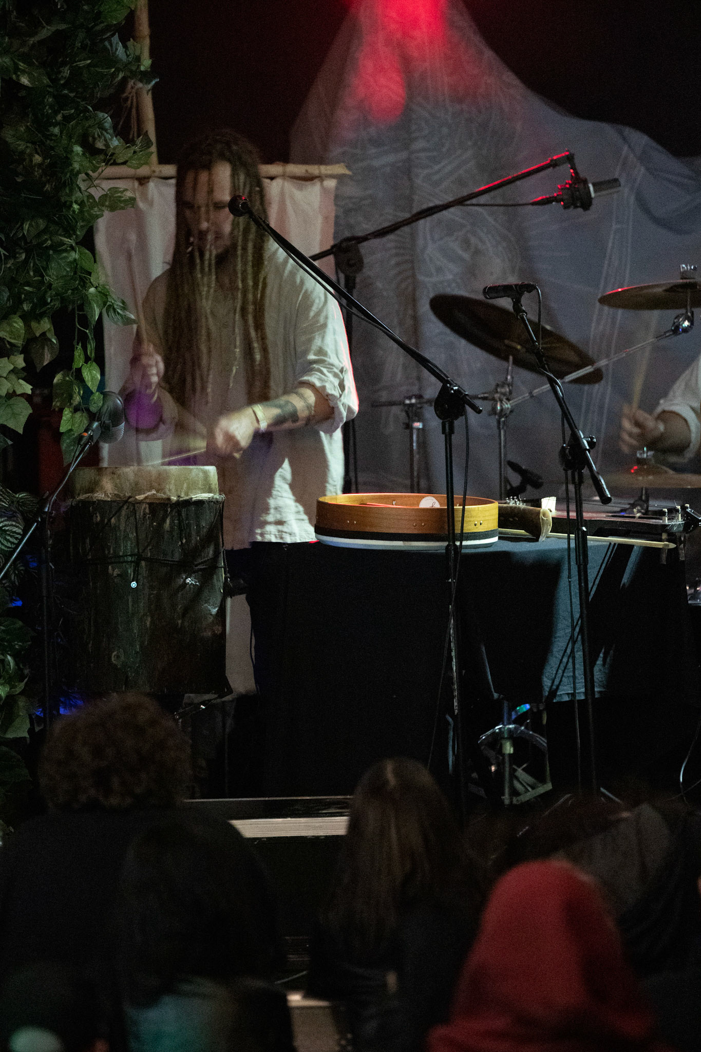 28.08.2021 Varmia - koncert, Warszawa klub REJS,Lato w Plenerze, Winiary Bookings,Piotr instrumenty perkusyjne, rog kozla, drewniana tuba, wokal, krivula i tagelharpa,Fot. Andrzej Wasilkiewicz/Reporter