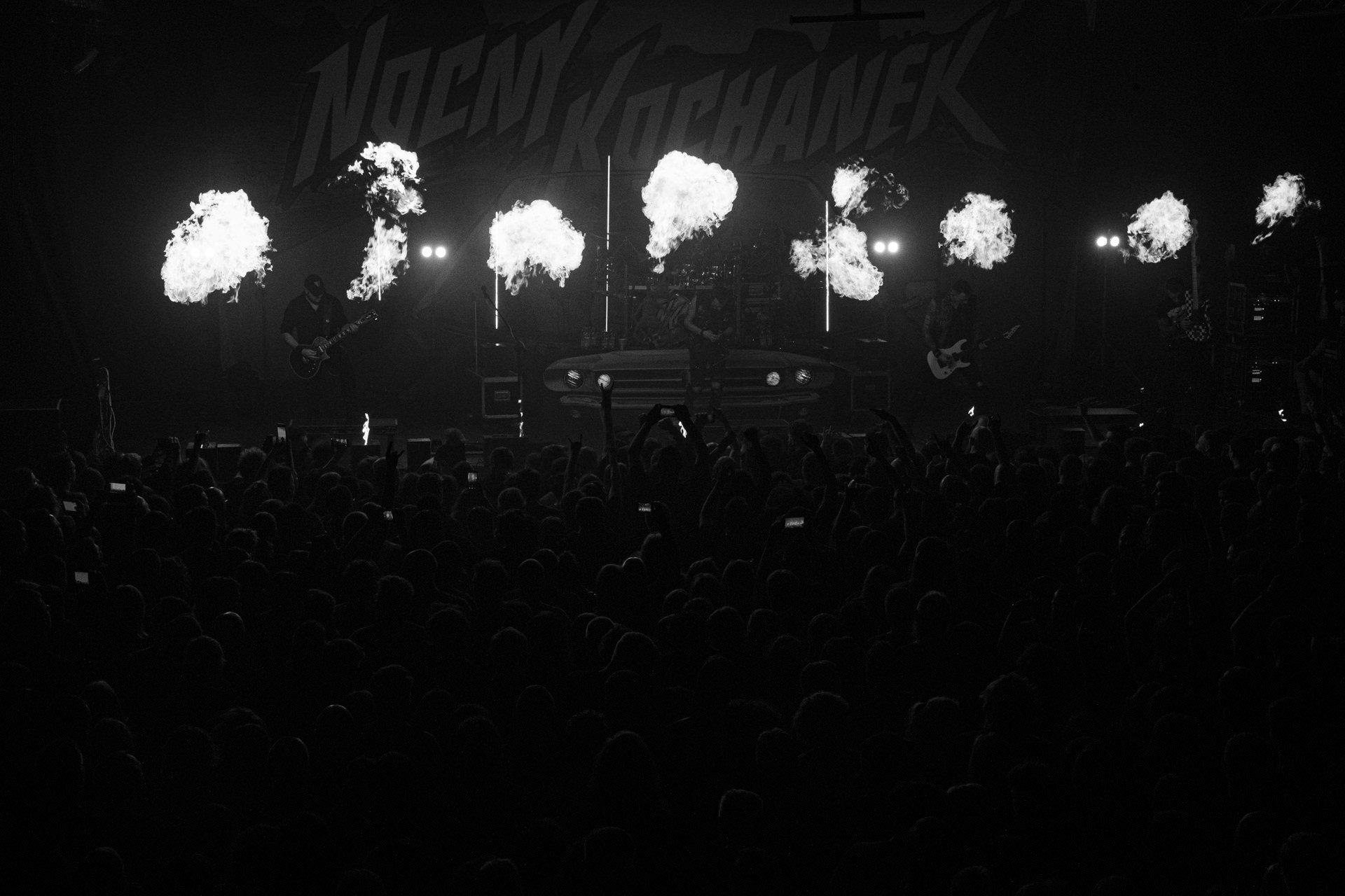 18.12.2021 Nocny Kochanek - Antysylwester Antyradia,18 lat klubu Progresja,Nocny Kochanek - koncert Warszawa,Progresja, pirotechnika, Zdrajcy Metalu, klasyczny heavy metal, Alter Ego, Night Mistress.n/z Krzysiek Sokolowski – wokal,n/z Arkadiusz Majstrak – gitara,n/z Artur Pochwala – bas,n/z Robert Kazon Kazanowski – gitara,n/z Artur Zurek – perkusja,Fot. Andrzej Wasilkiewicz/Reporter