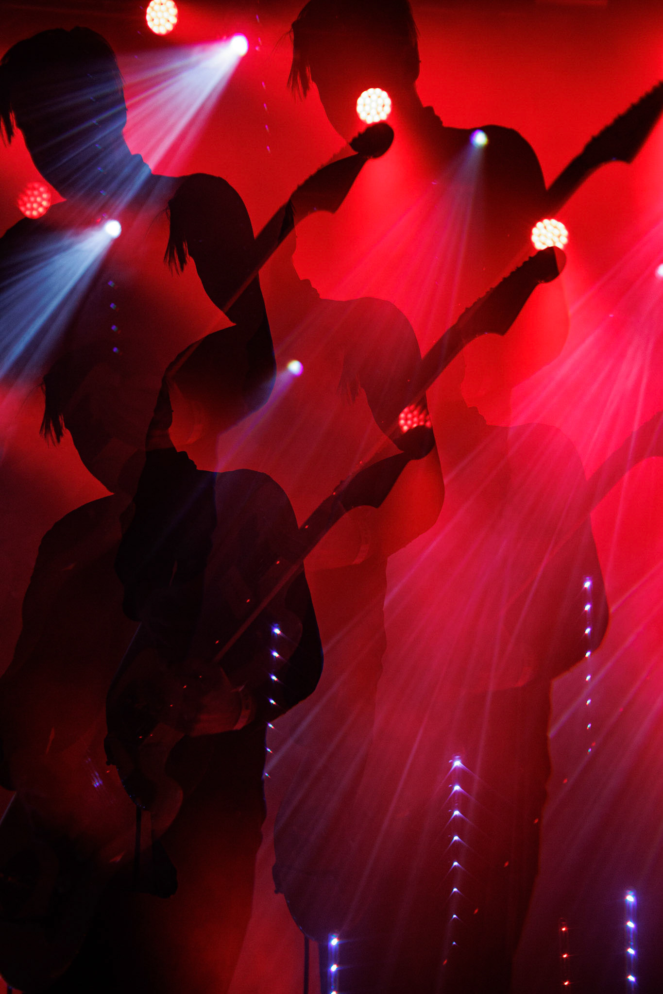 27.11.2021 TIDES FROM NEBULA koncert, Warszawa klub Progresja,Knock Out Productions, Mystic Production,Post-rock, muzyka alternatywna, progresywny rock.n/z Maciej Karbowski – gitara, instrumenty klawiszowen/z Przemek Weglowski – gitara basowan/z Tomasz Stolowski – perkusjaFot. Andrzej Wasilkiewicz/Reporter