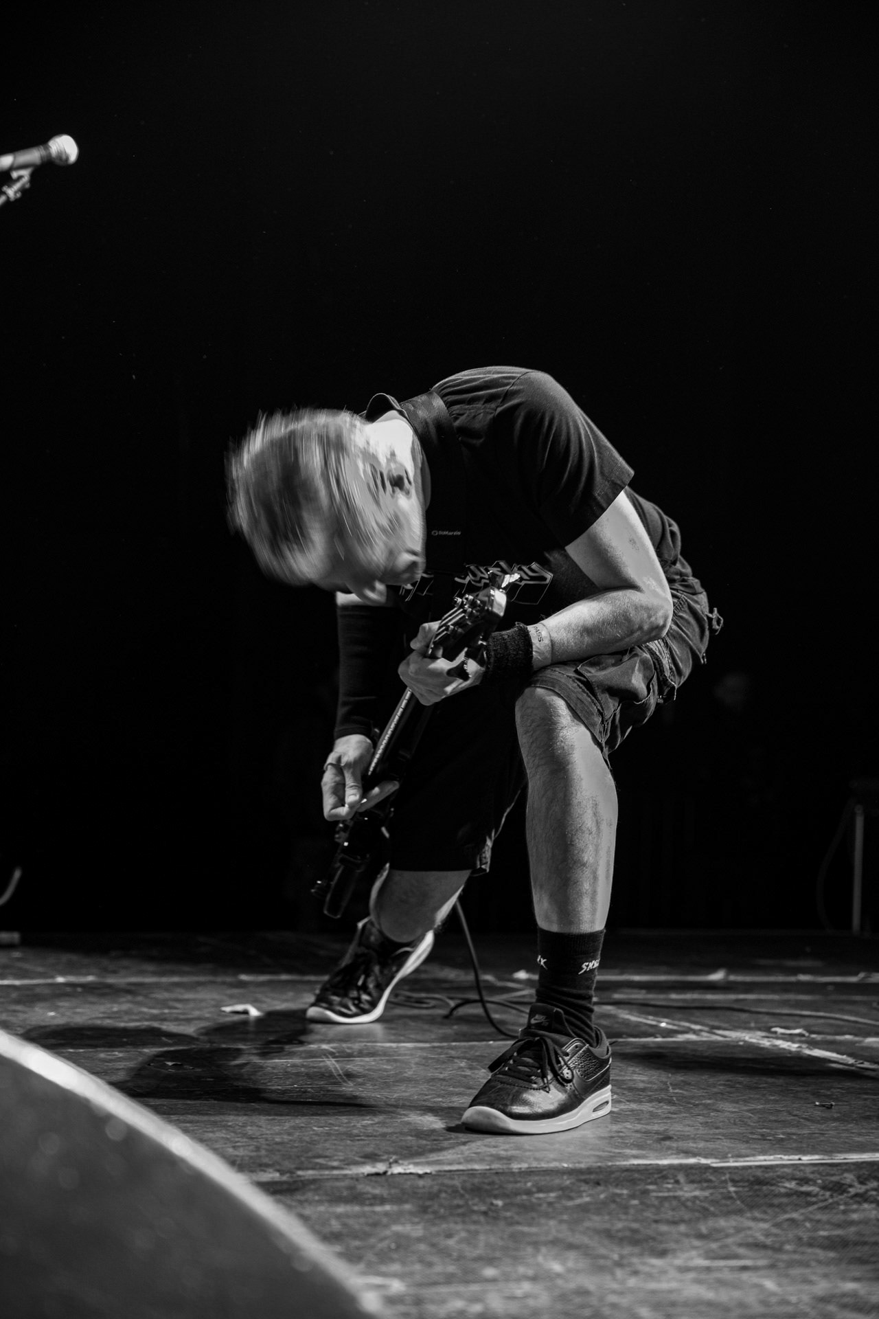 30.11.2021 koncert Dog Eat Dog - USA - hardcore, punkrock, rap, metal, hip hop, reggae, soul, funk,n/z Dave Neabore (bass), n/z John Connor (vocals), n/z Brandon Finley (drums), n/z Roger Hammerli (guitar),n/z Bozez (sax &amp; beer),koncert Warszawa, Progresja 25 lat albumu Play Games -  Dog Eat Dog.fot. Andrzej Wasilkiewicz/Reporter