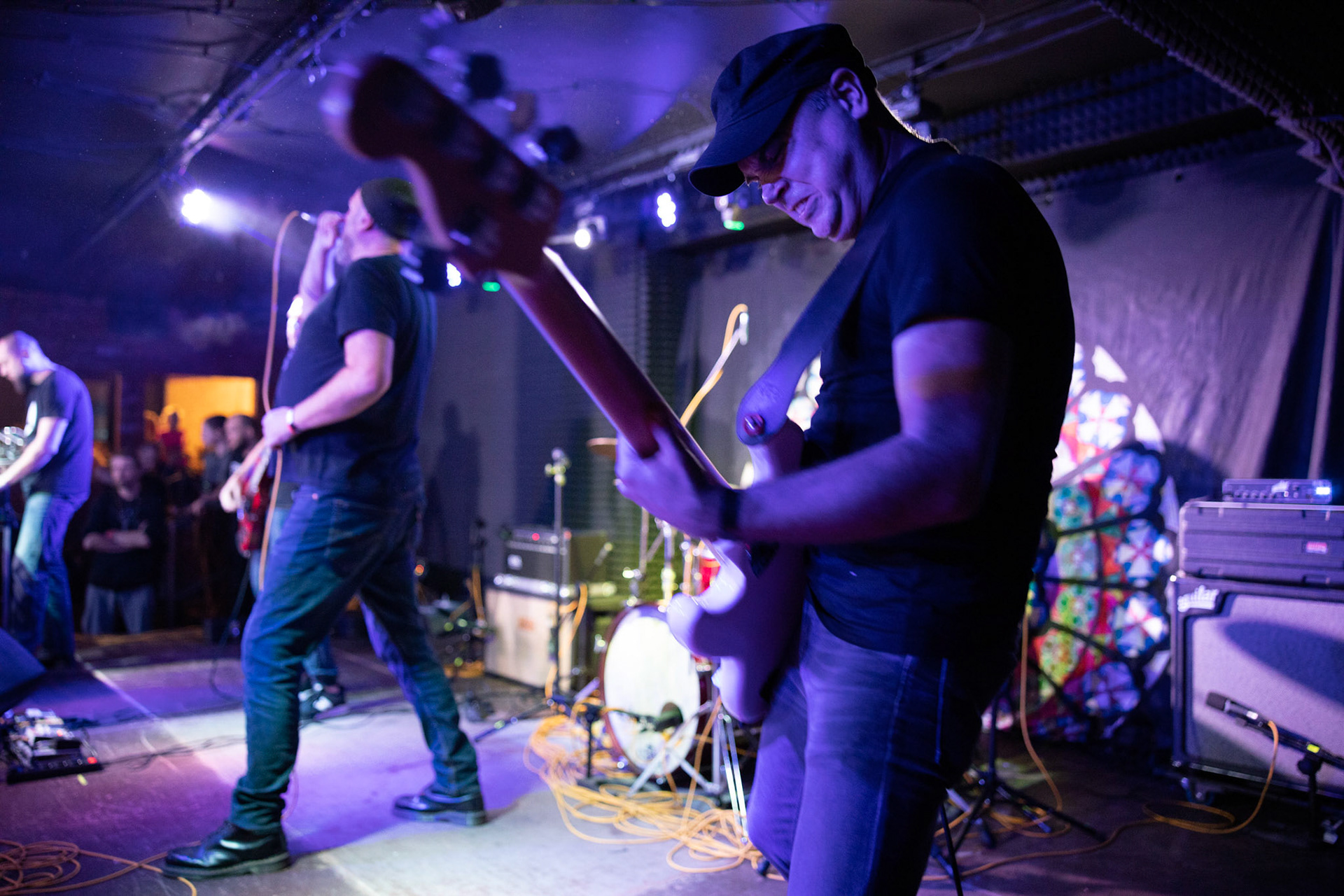 Armia - punk rock, hardcore,
Tomasz Budzyński - głos,
Stanisław Budzyński - gitara,
Jakub Bartoszewski - waltornia, instrumenty klawiszowe,
Amadeusz Kaźmierczak - perkusja,
Darek Budkiewicz - gitara basowa,
fot. Andrzej kaziq Wasilkiewicz