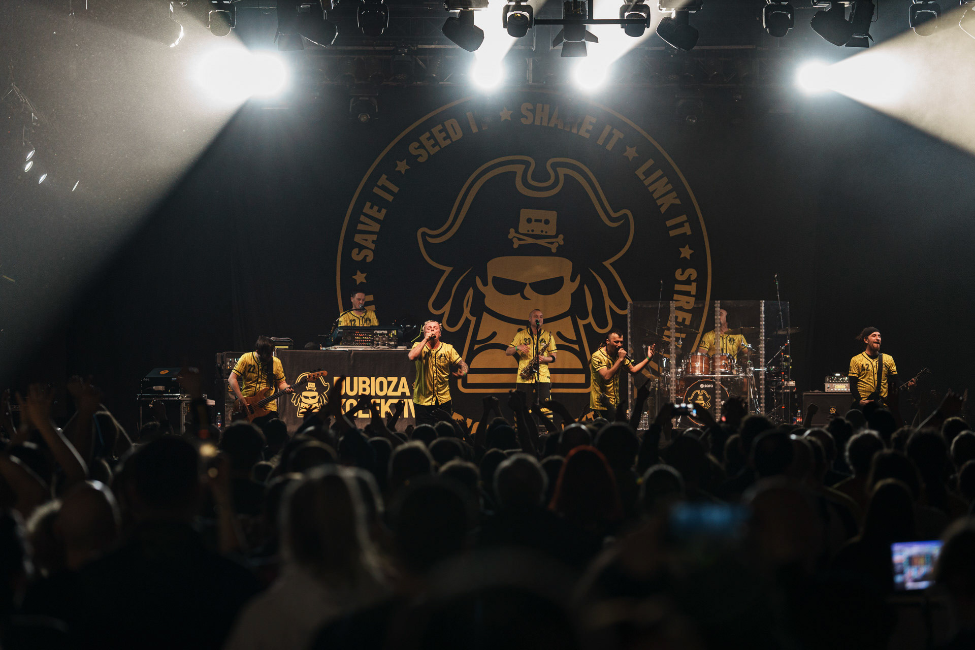 9.02.23 DUBIOZA KOLEKTIV - bosniacka grupa muzyczna, grajaca reggae, dub i rock. - Warszawa Progresja. Winiary Bookings.Fot. Andrzej Wasilkiewicz/Reporter