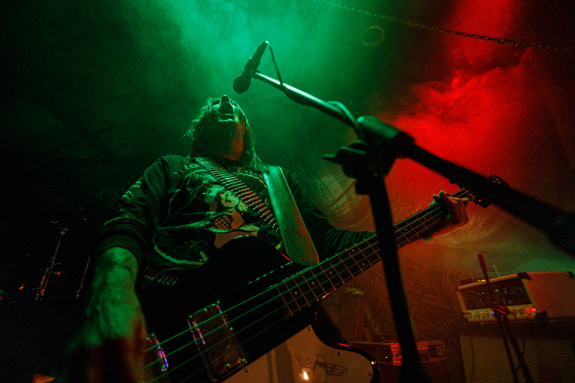 TRUCHŁO STRZYGI (black punk), Gwiezdny Demon - release show,w składzie:Gambit - wokalP. - gitara/wokalAlkatraz - gitara/wokalKaczor - garyMadness - bass/wokalPanass - bass/wokalGolem - nosferatu/wokalCzarownice - tba/wokalChłopaki z baraków polskiego metalu, rozpędzona maszyna do robienia grubego melanżu, gwiezdne trupy, kreatury obrzydlistwa i martwi decydenci podziemia. Prawdopodobnie pierwszy i ostatni raz zagrają całego Demona na żywo, a Ty mordeczko będziesz miał o czym kolegom przy wódce opowiadać.Produkcja Left Hand Soundsfot. Andrzej Wasilkiewicz/kaziq.com