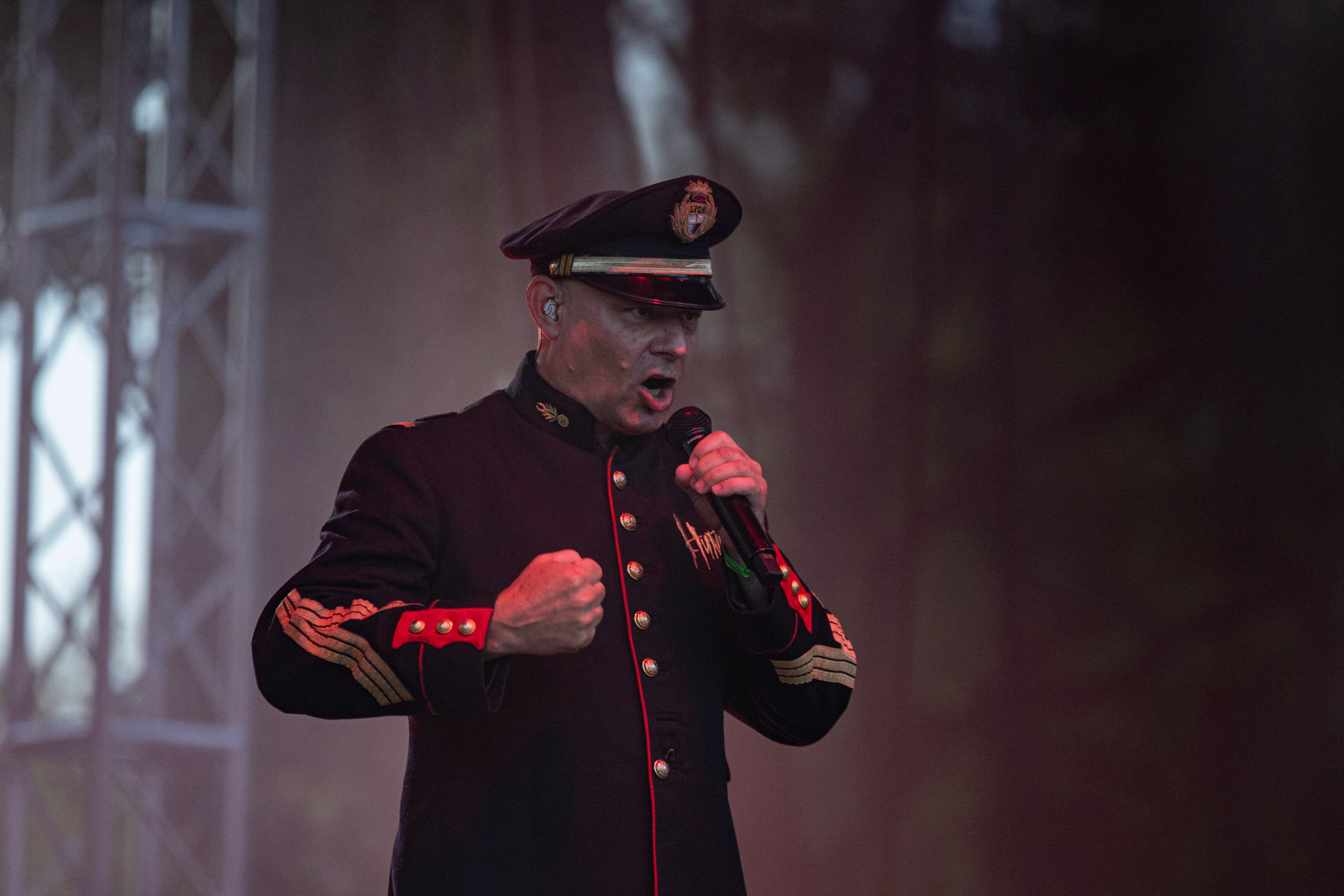 Hunter - postpandemoniczny koncert z okazji XXXV-lecia.Progresja - Gramy do Woli, Warszawa.Arkadiusz „Letki” Letkiewicz – instrumenty perkusyjne.Letnia Scena Progresji.fot. Andrzej Wasilkiewicz/Reporter